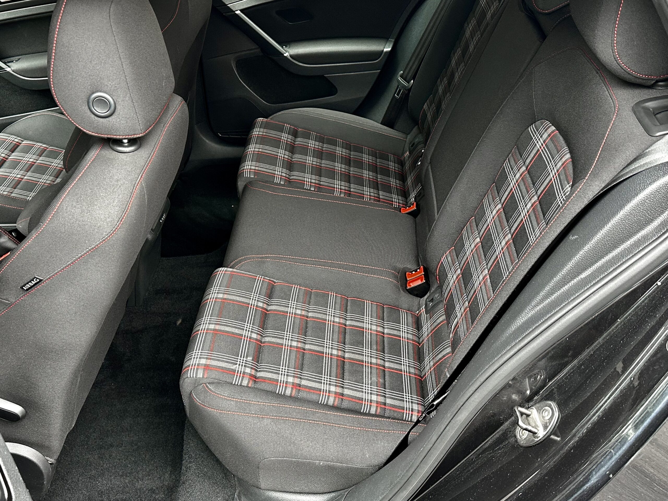 
								2017 Volkswagen Golf GTI full									