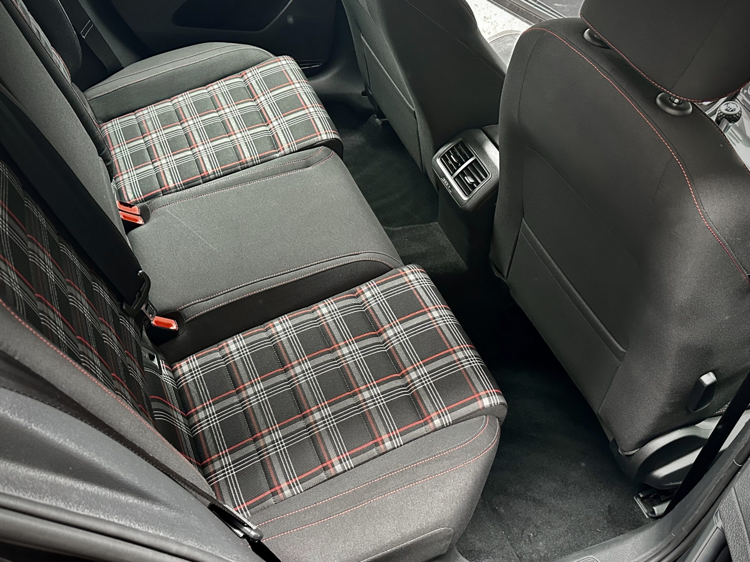
								2017 Volkswagen Golf GTI full									