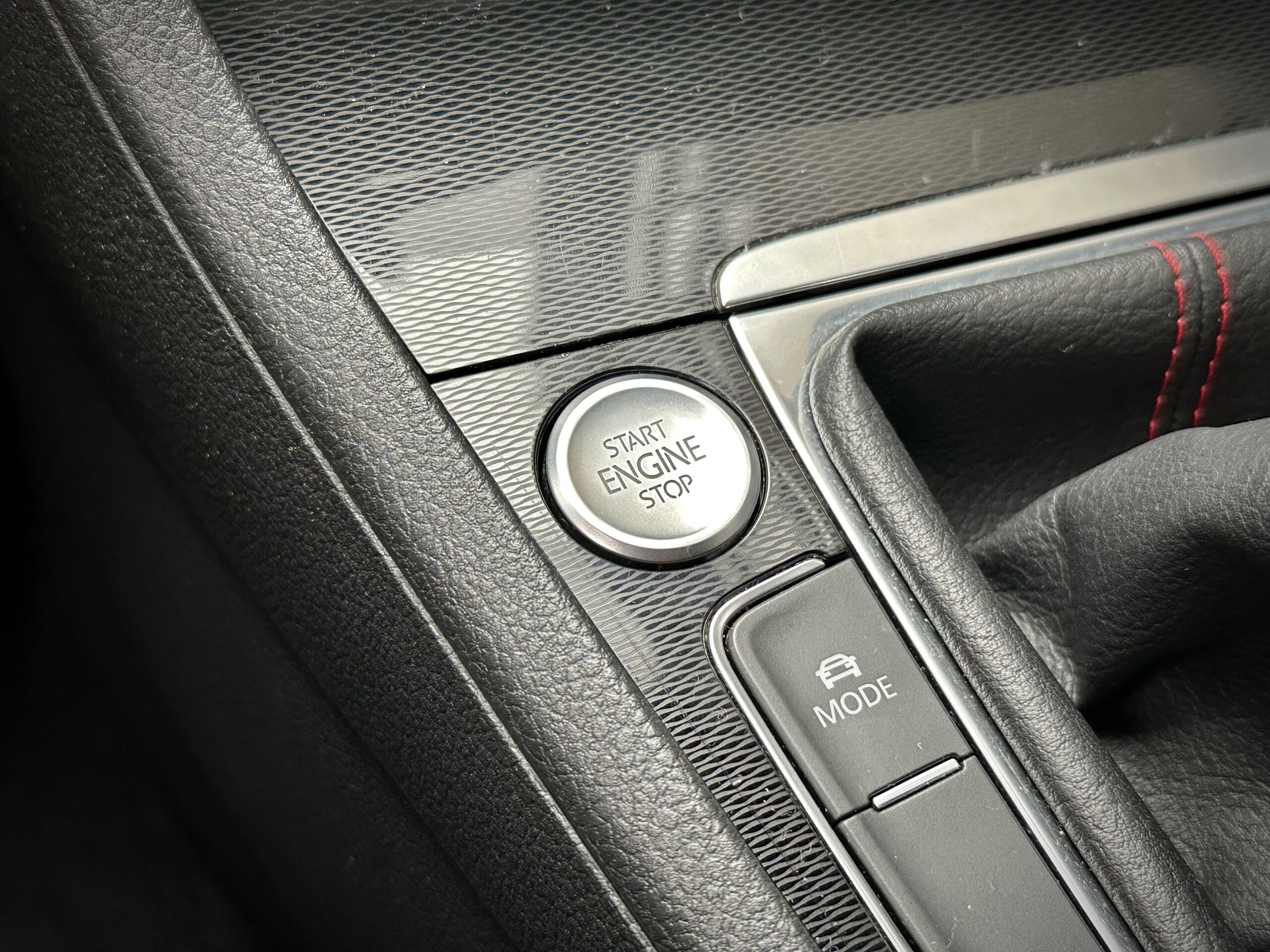 
								2017 Volkswagen Golf GTI full									
