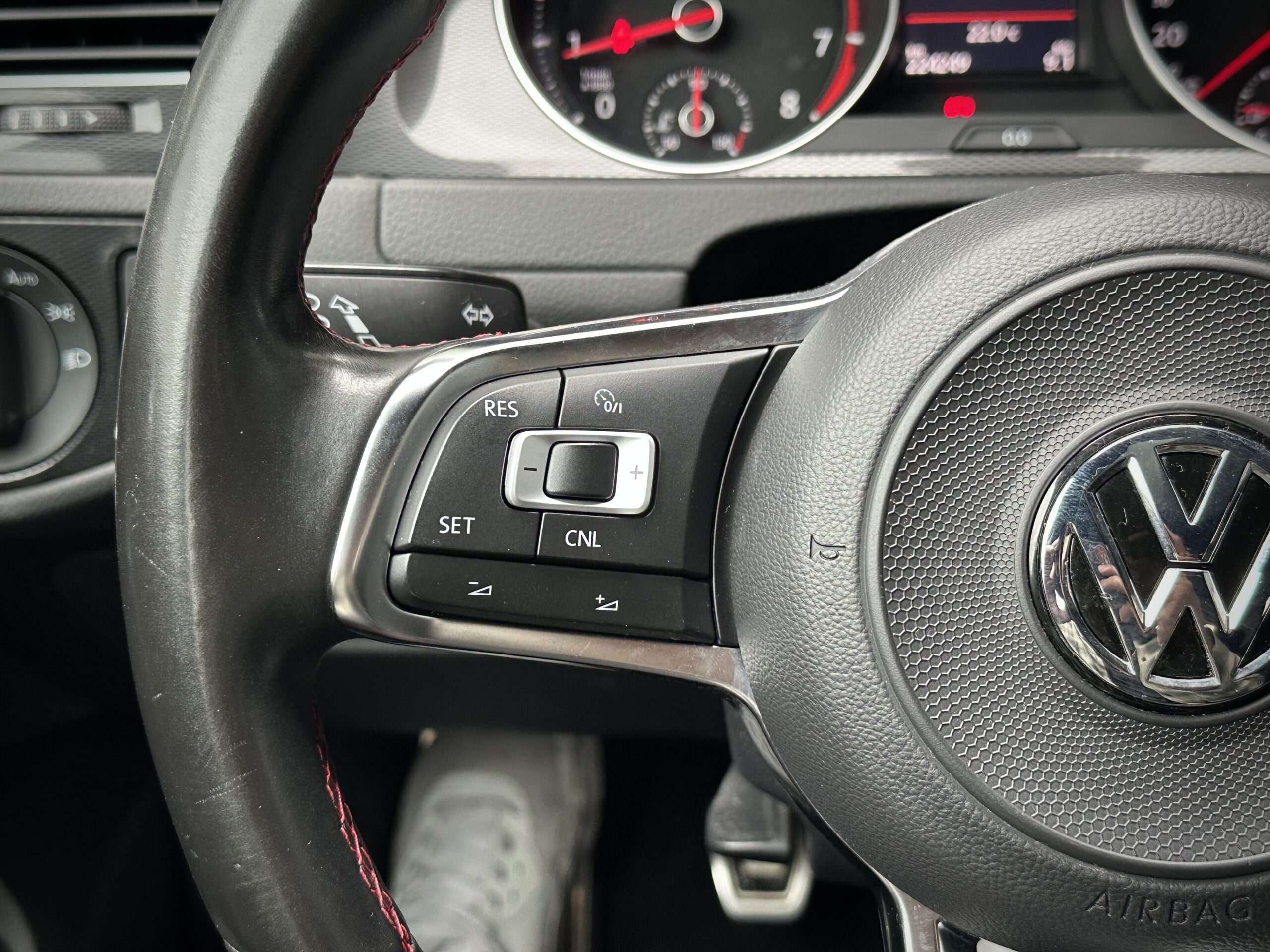 
								2017 Volkswagen Golf GTI full									
