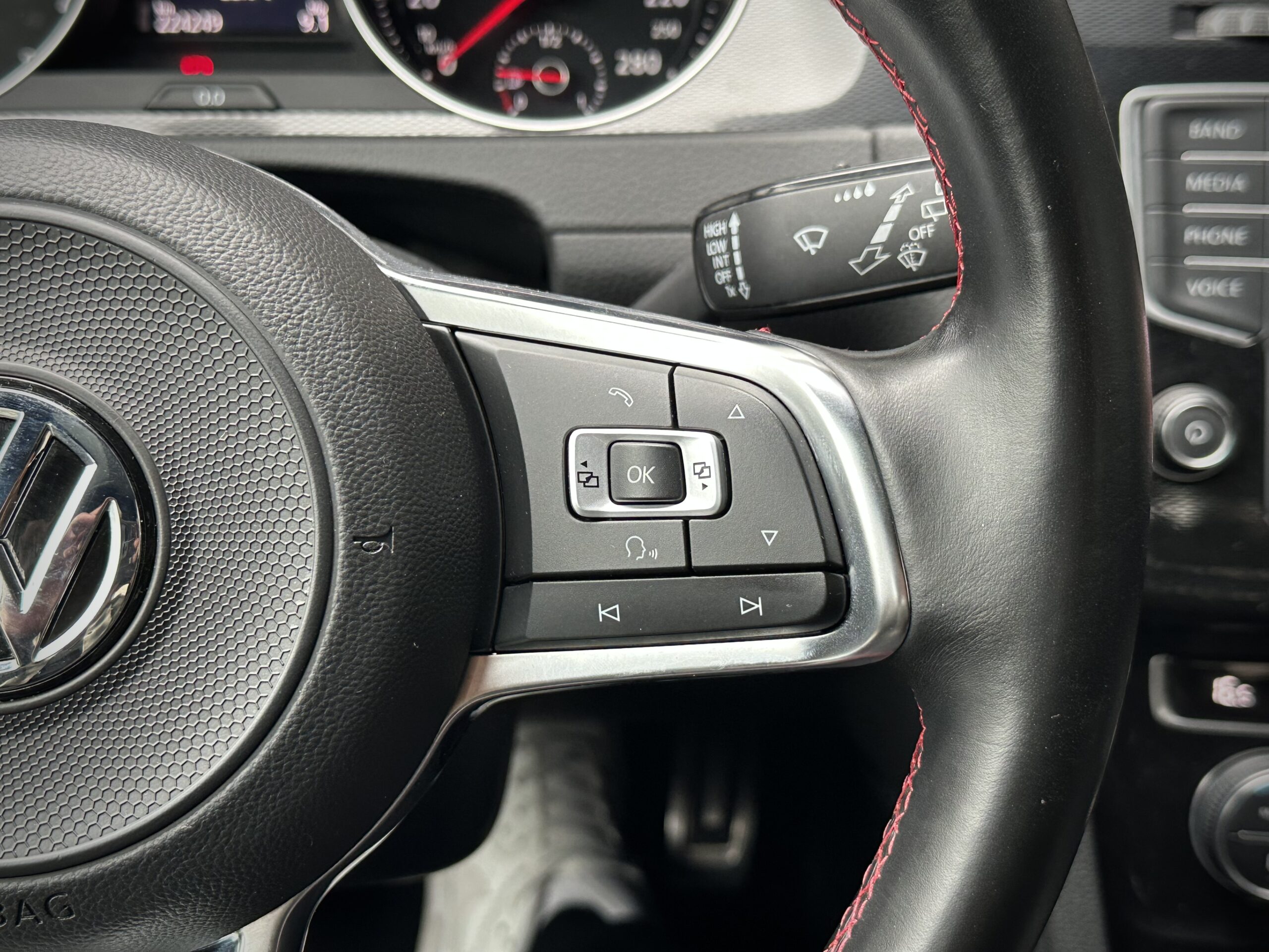 
								2017 Volkswagen Golf GTI full									