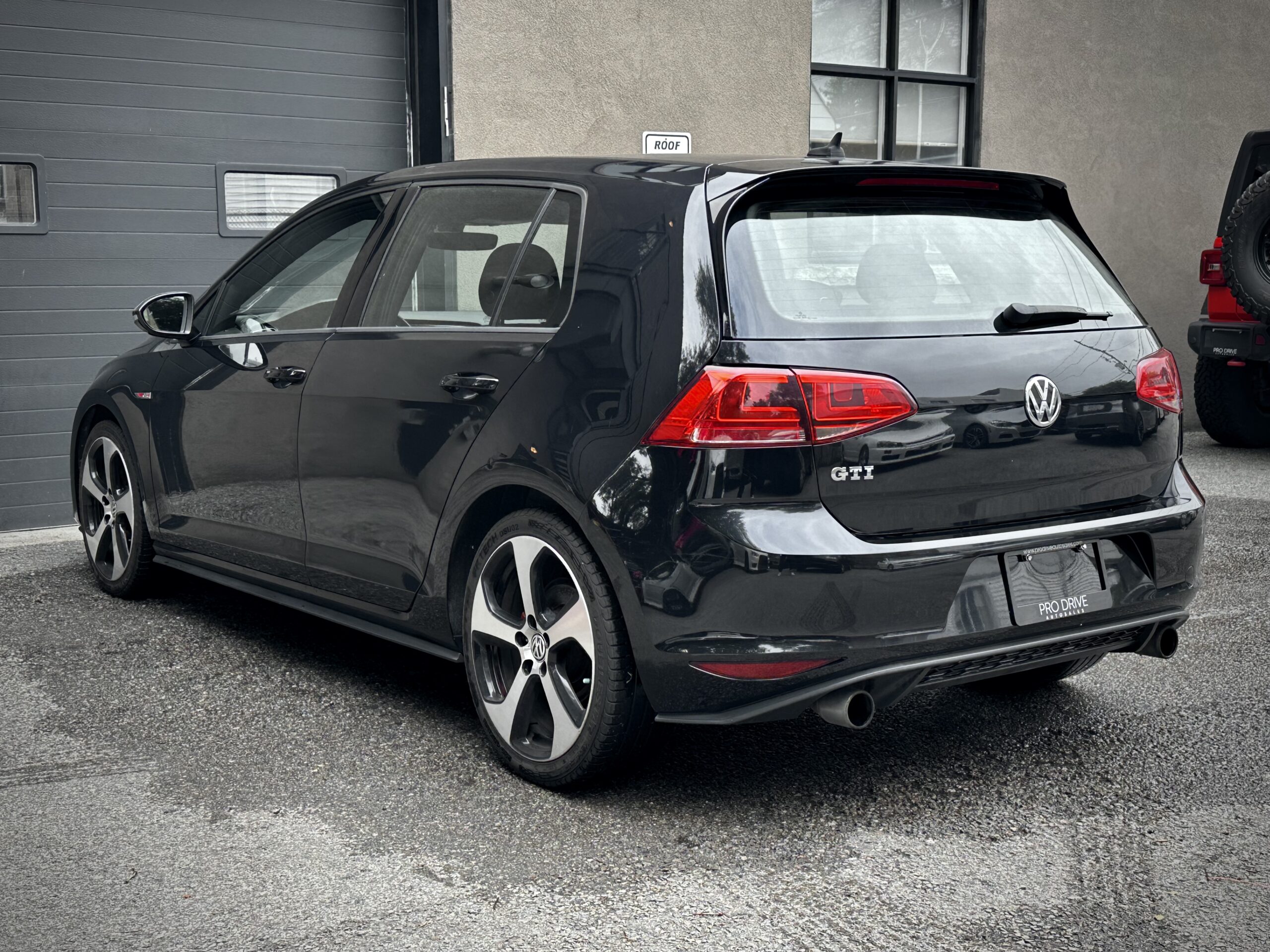 
								2017 Volkswagen Golf GTI full									