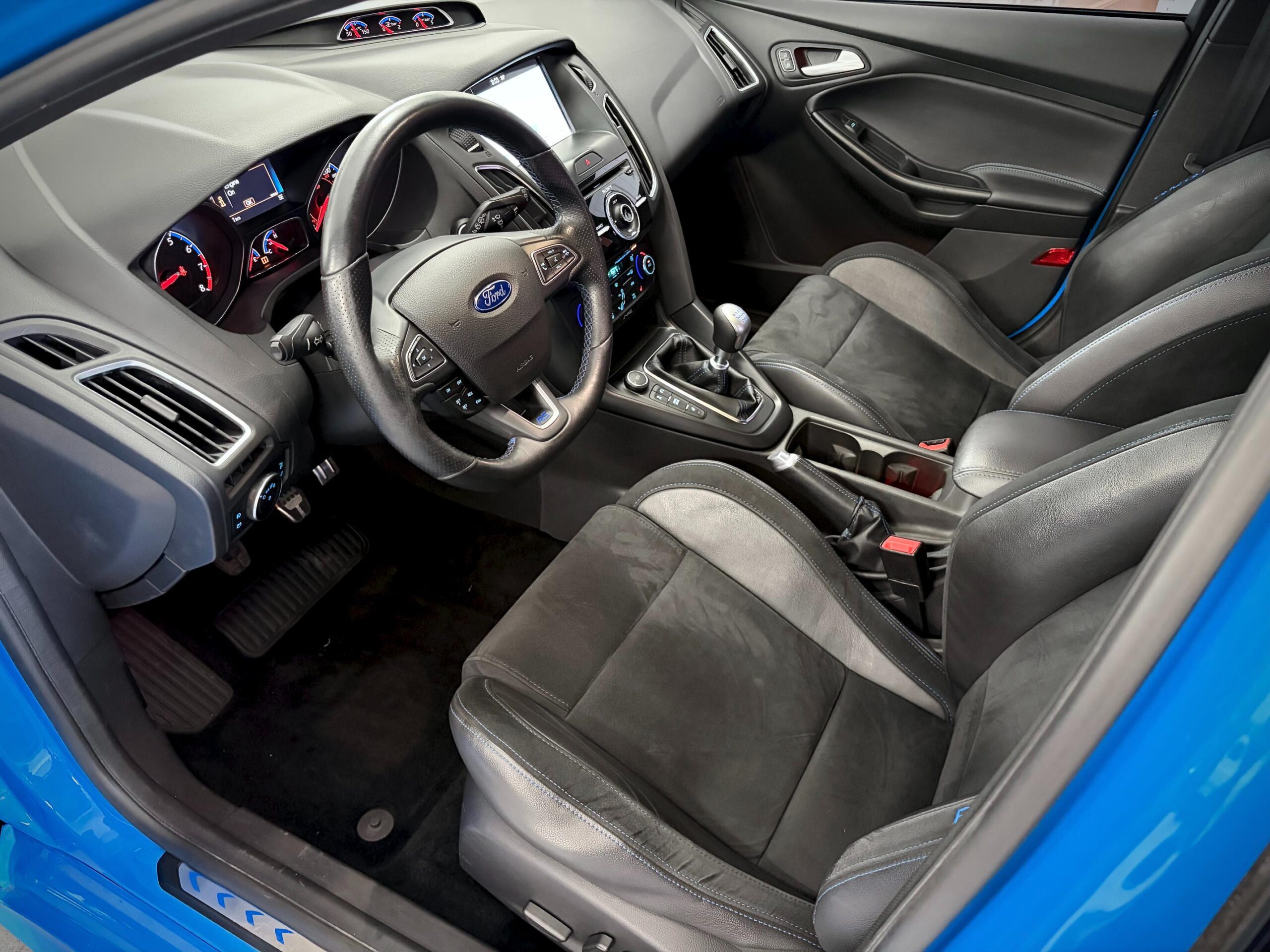 
								2016 Ford Focus RS AWD full									
