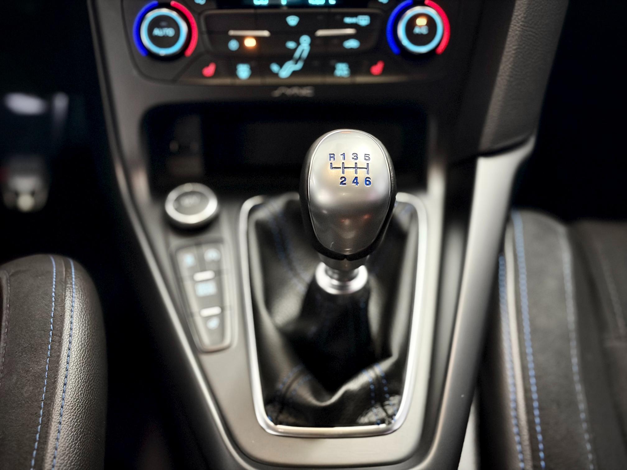 
								2016 Ford Focus RS AWD full									