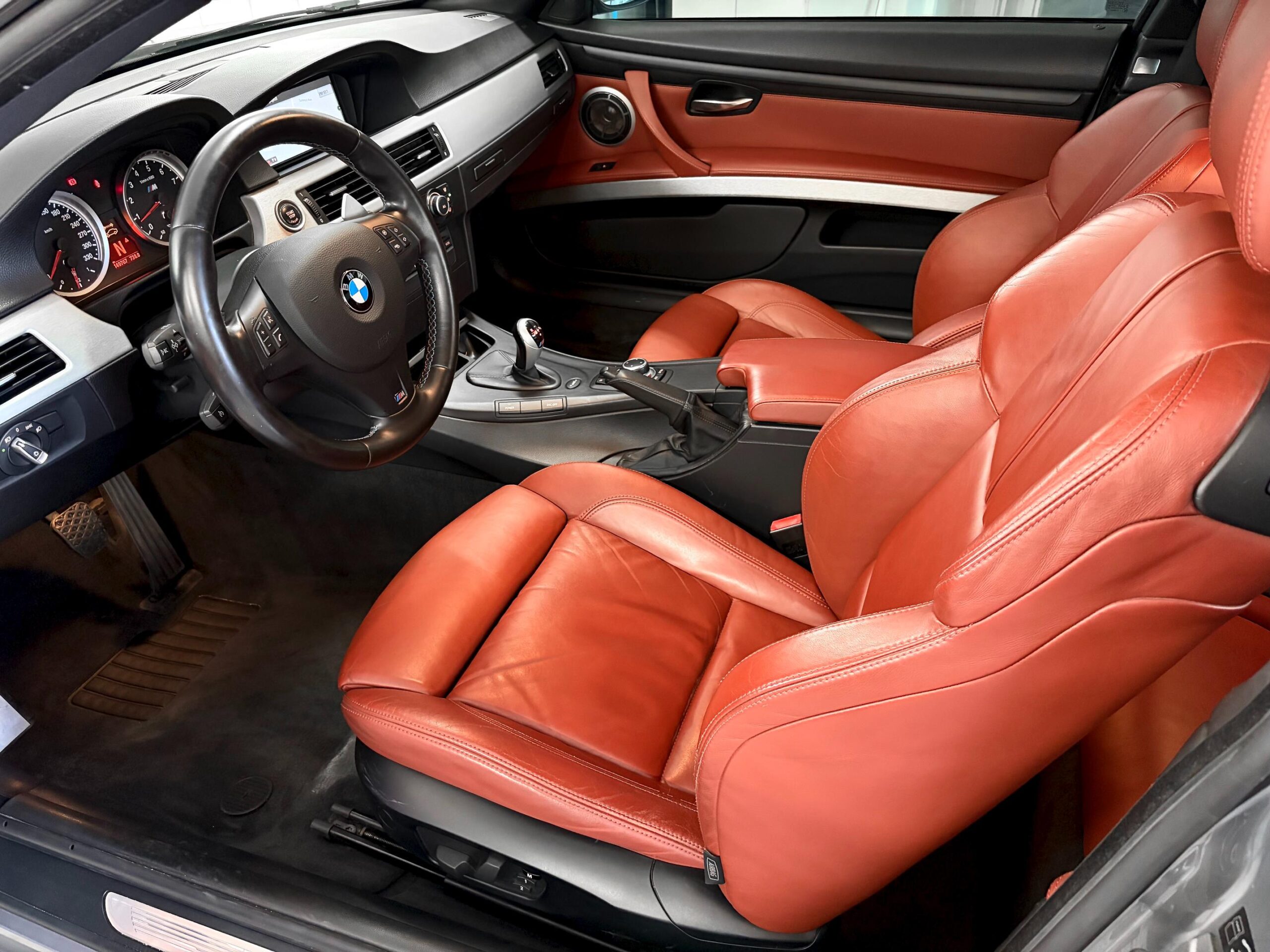 
								2010 BMW M3 E92 full									