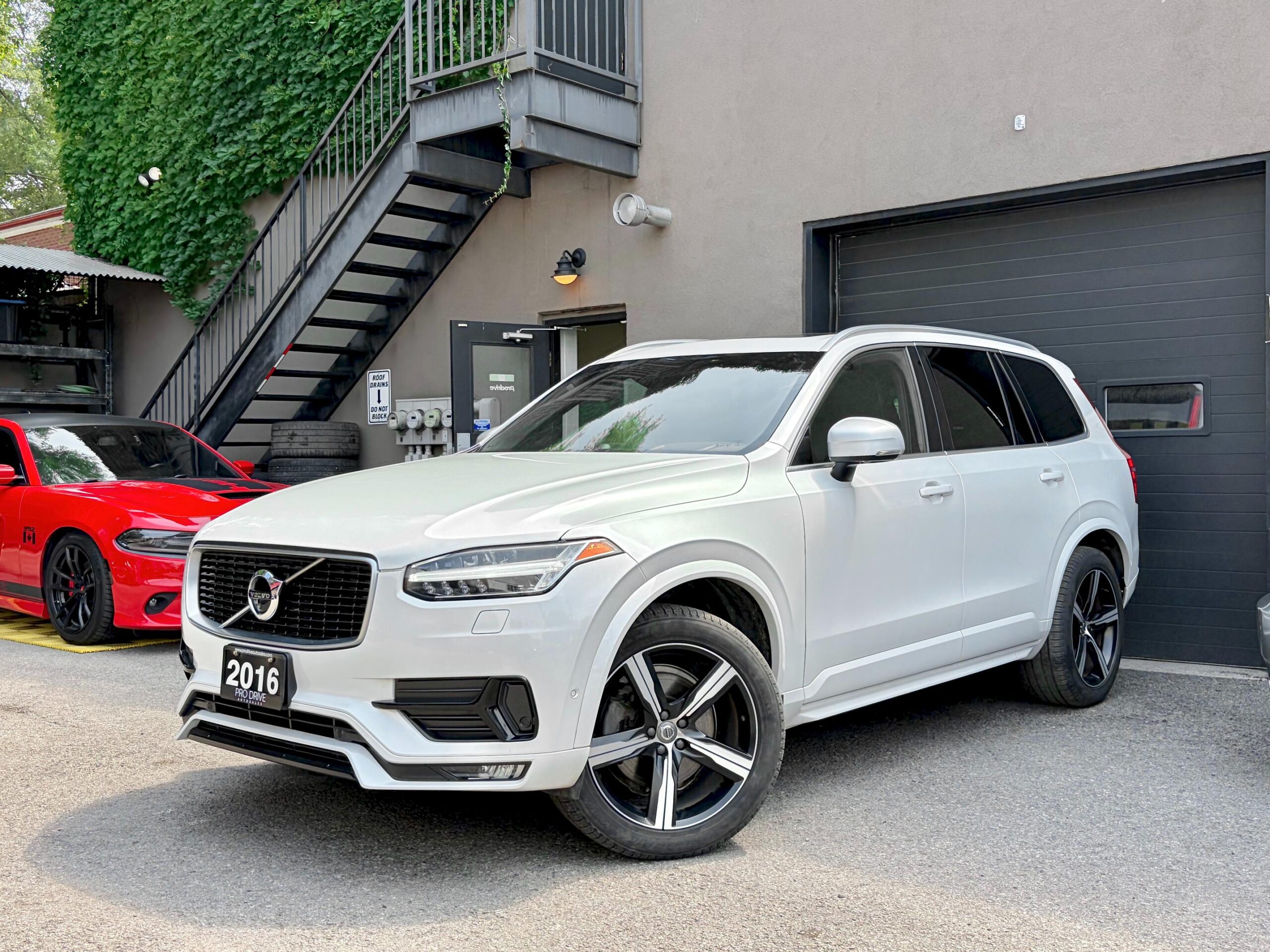 
								2016 Volvo XC60 T6 R-Design full									