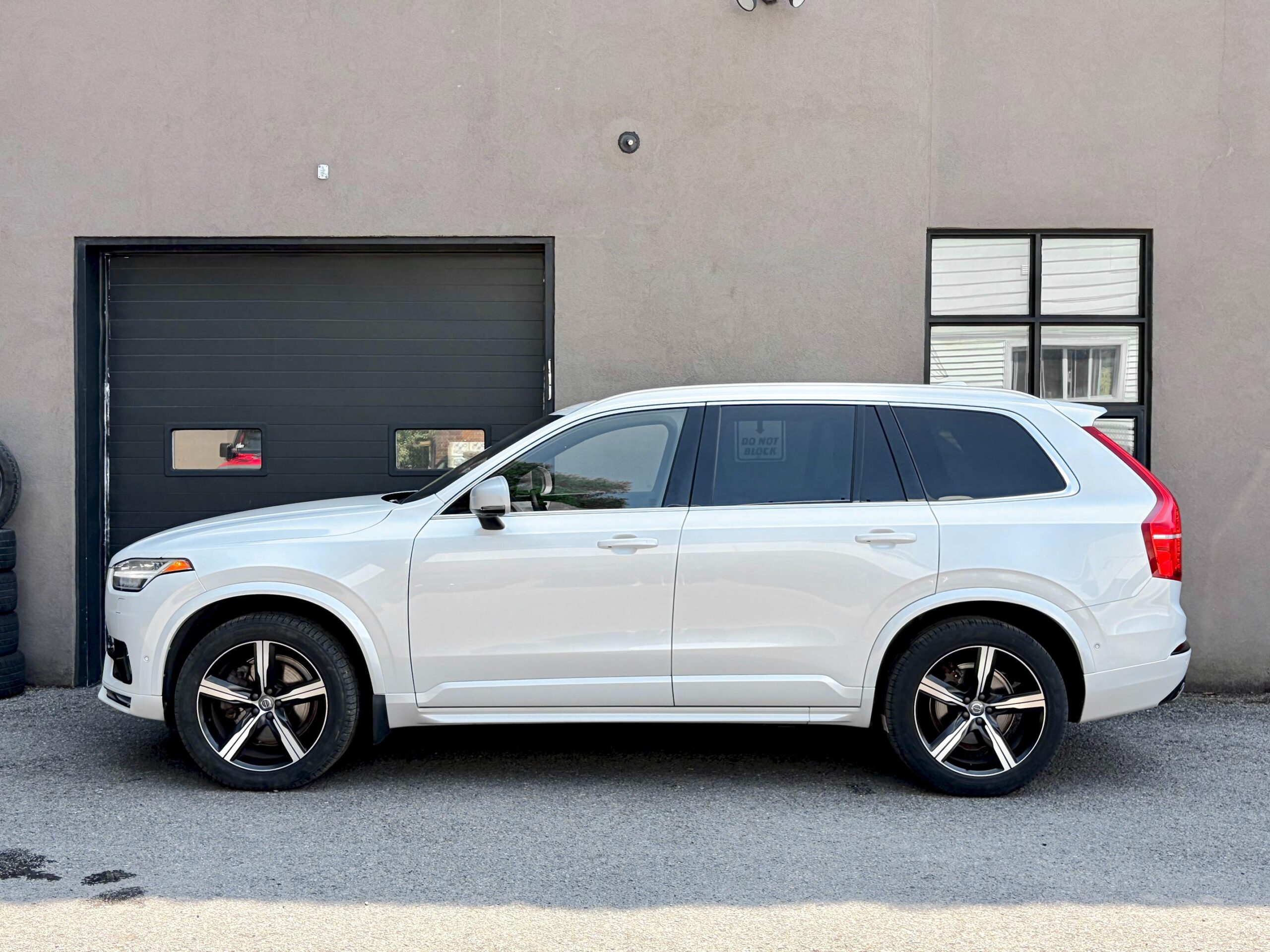 
								2016 Volvo XC60 T6 R-Design full									