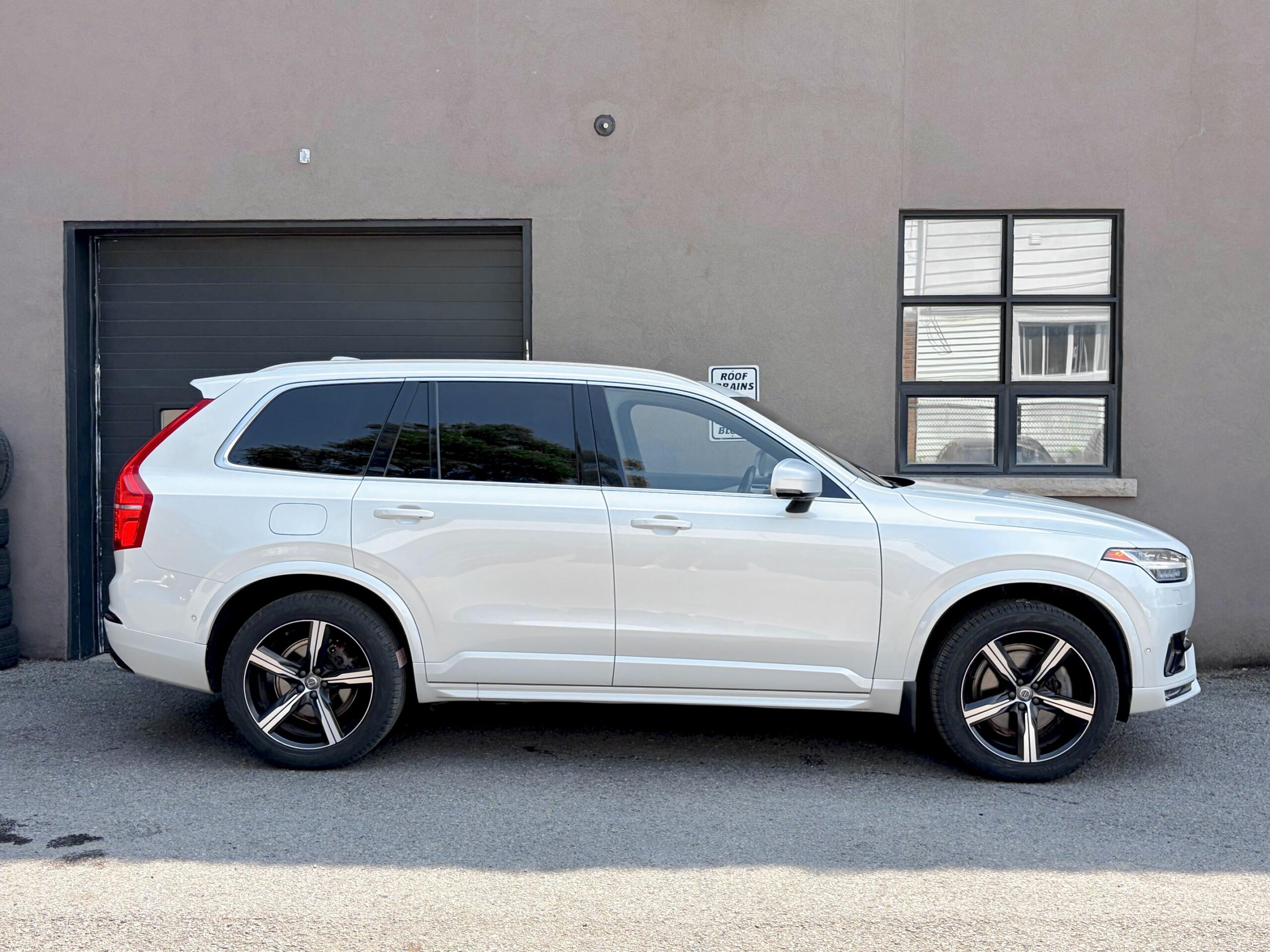 
								2016 Volvo XC60 T6 R-Design full									