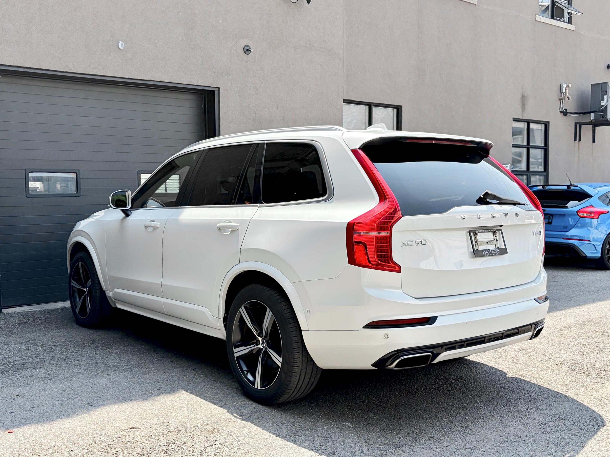 
								2016 Volvo XC60 T6 R-Design full									