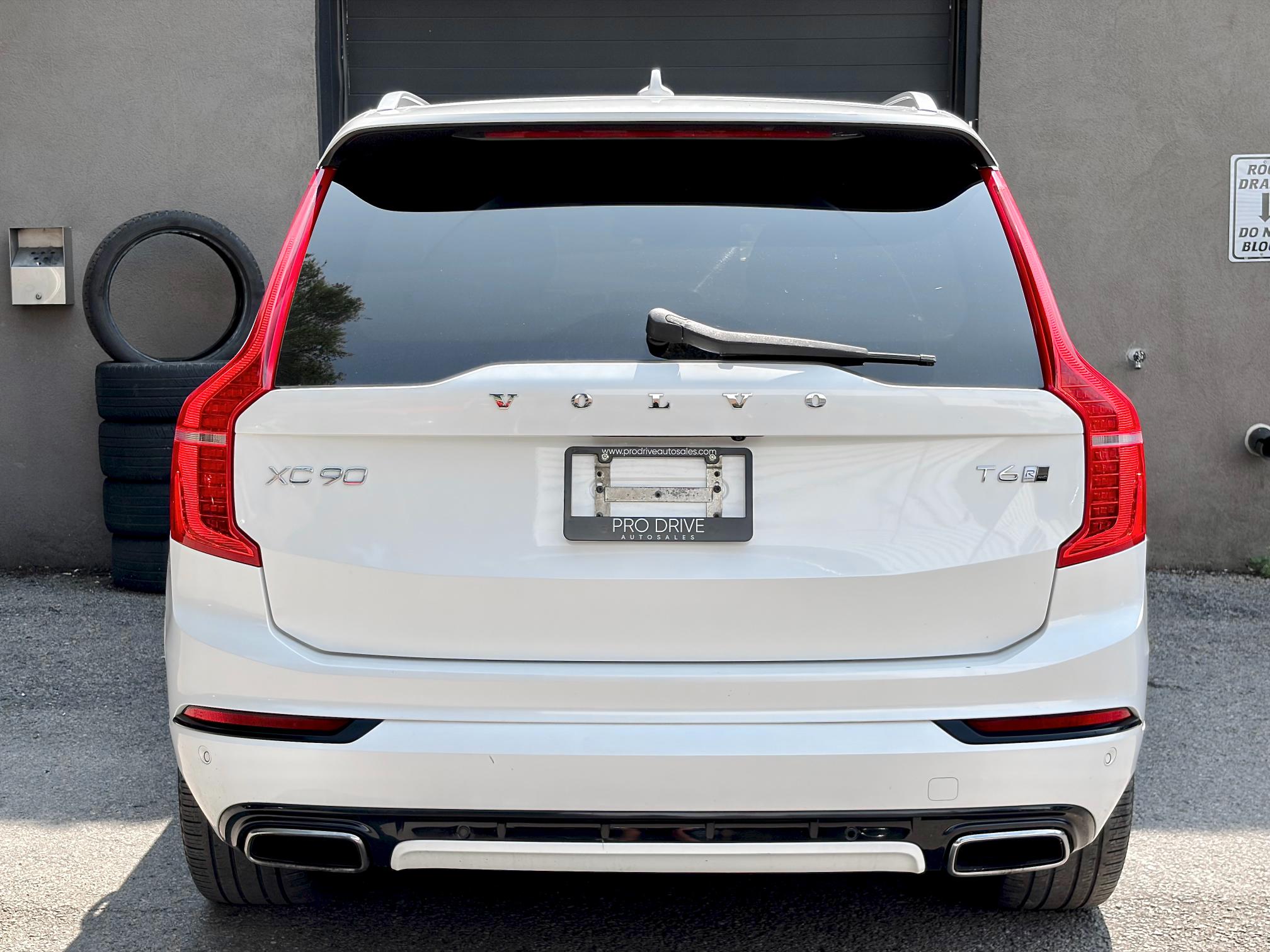 
								2016 Volvo XC60 T6 R-Design full									