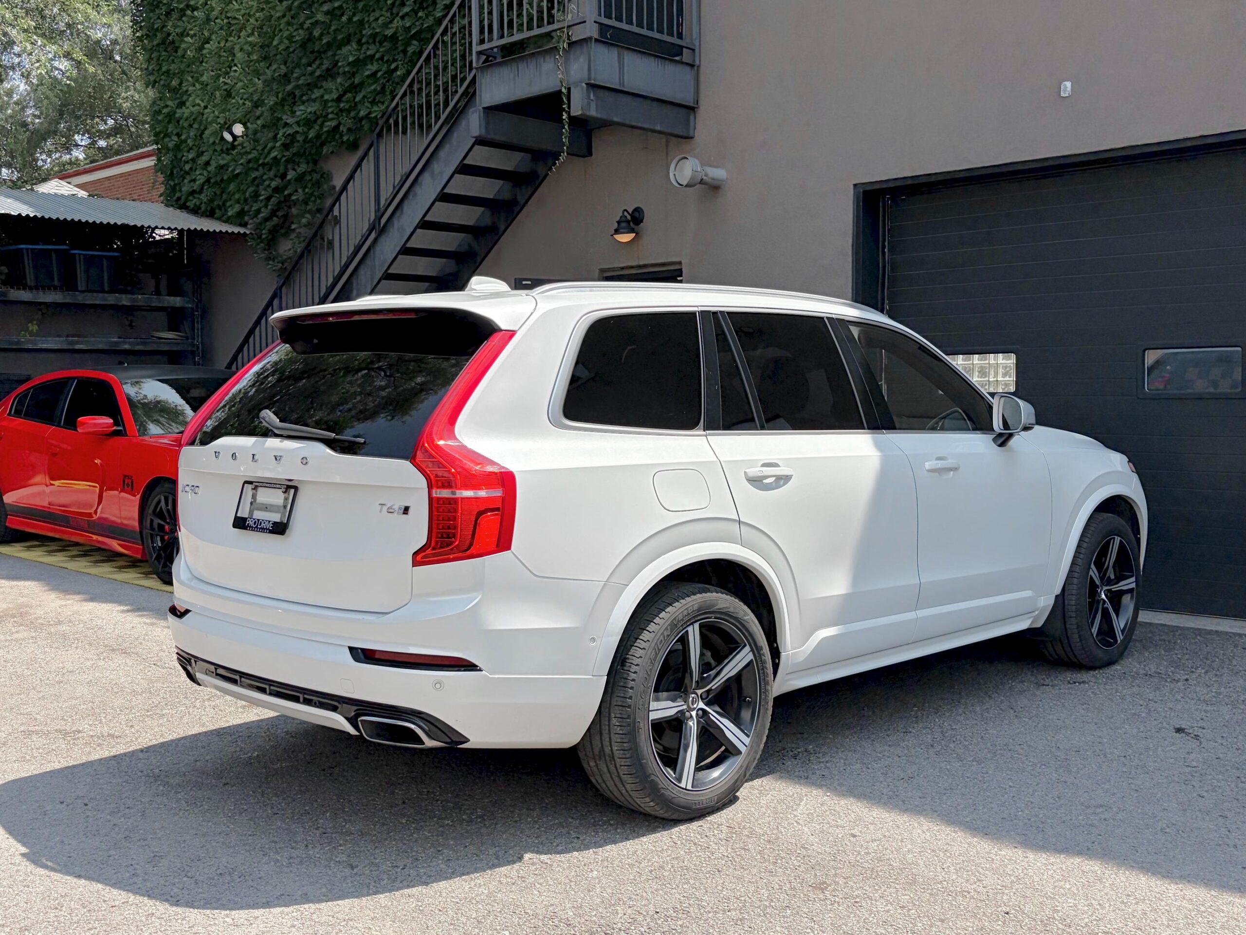 
								2016 Volvo XC60 T6 R-Design full									