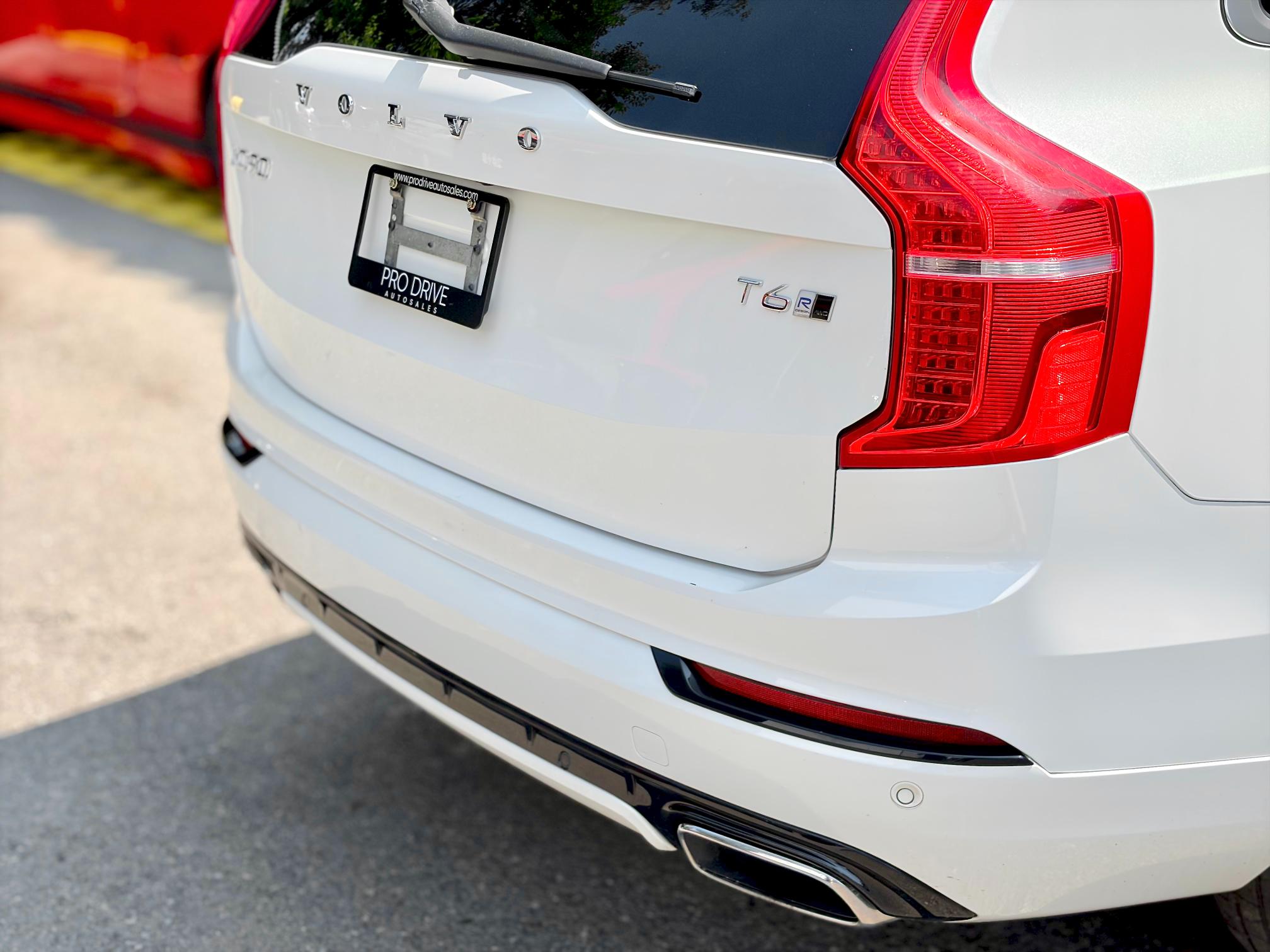 
								2016 Volvo XC60 T6 R-Design full									
