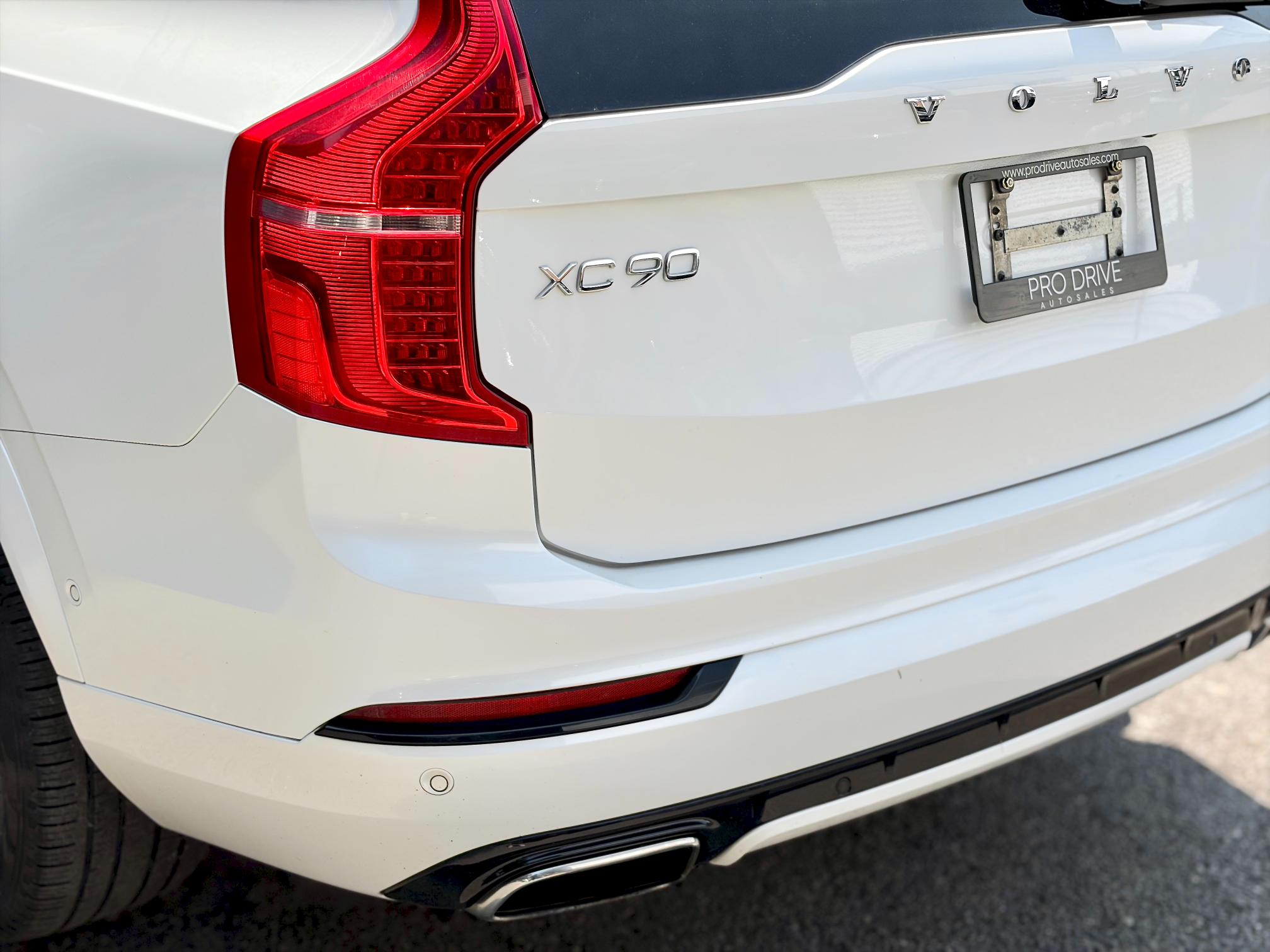 
								2016 Volvo XC60 T6 R-Design full									