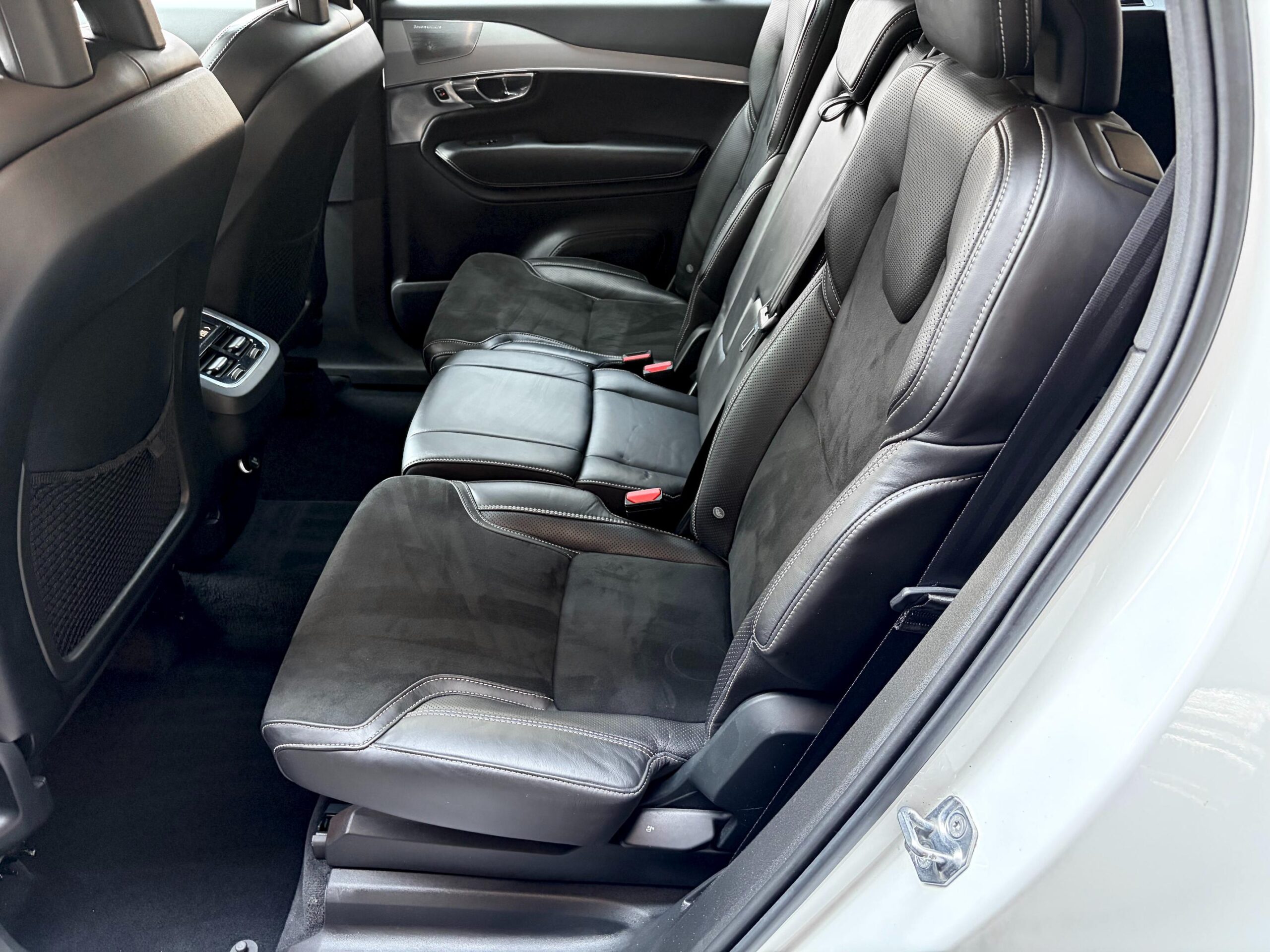 
								2016 Volvo XC60 T6 R-Design full									