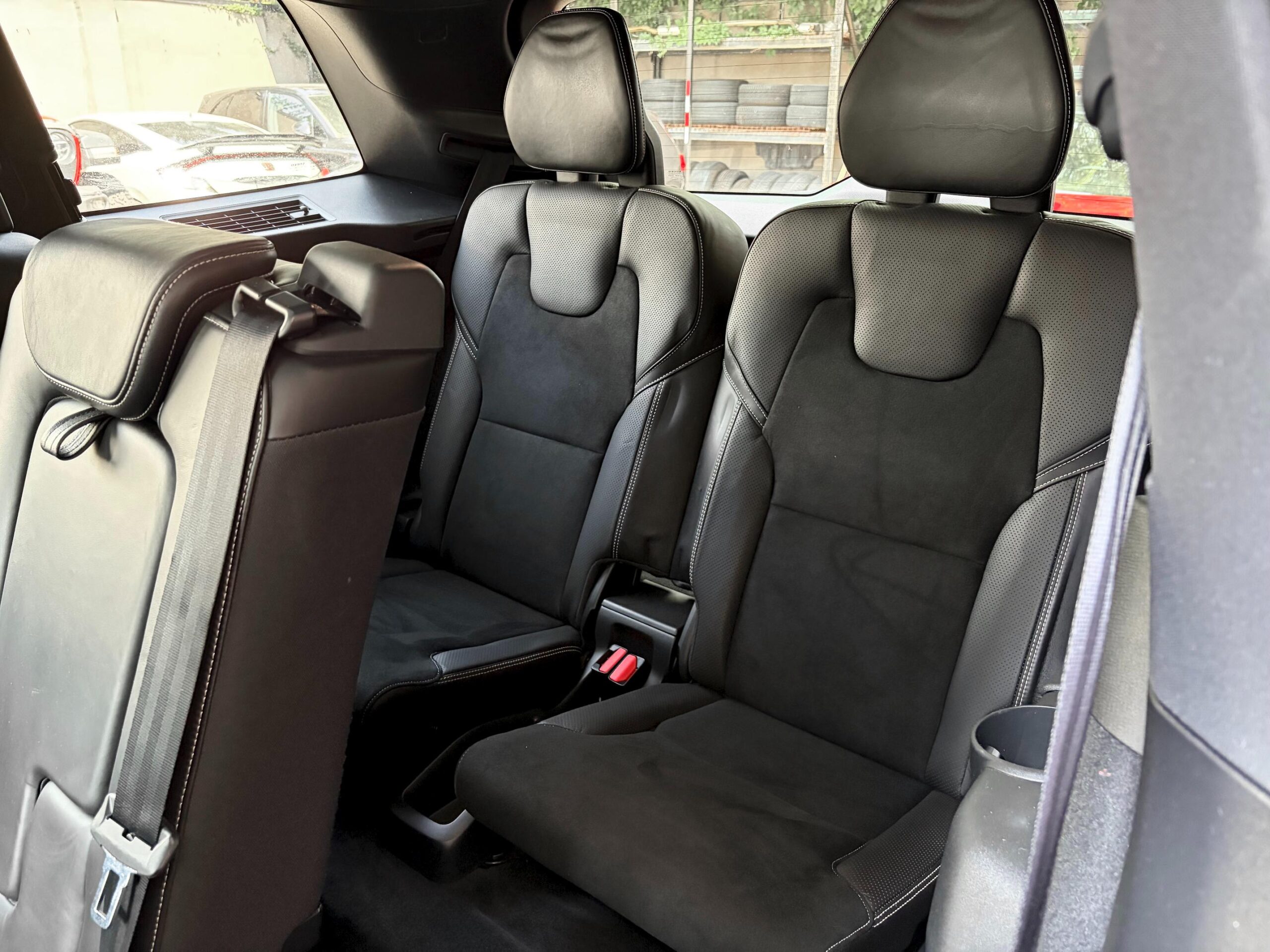 
								2016 Volvo XC60 T6 R-Design full									