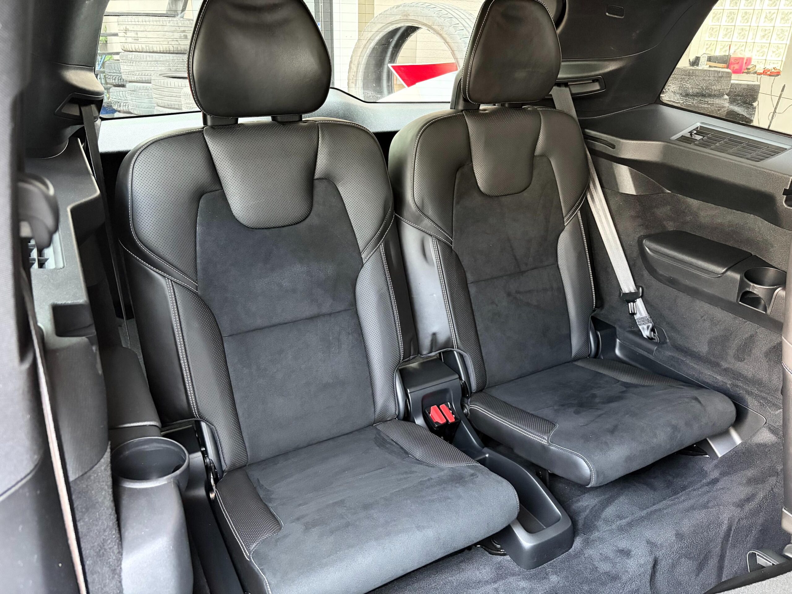 
								2016 Volvo XC60 T6 R-Design full									