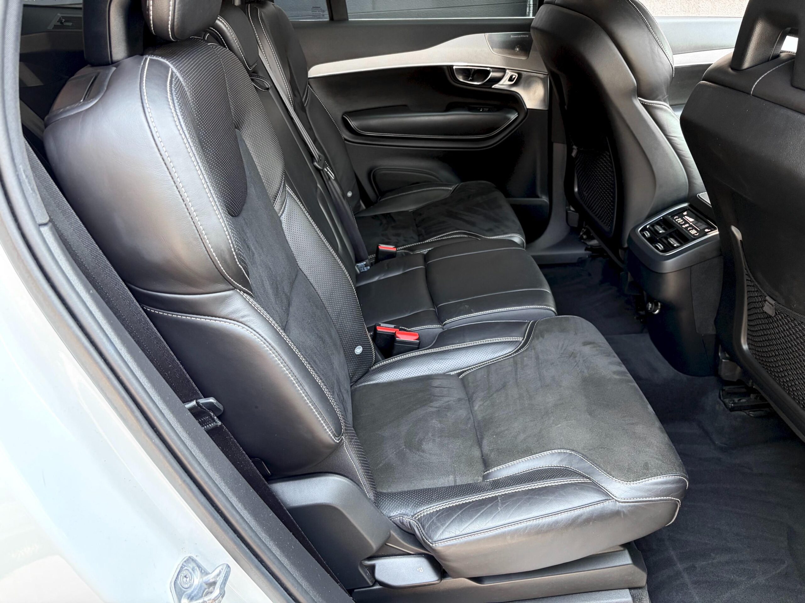 
								2016 Volvo XC60 T6 R-Design full									