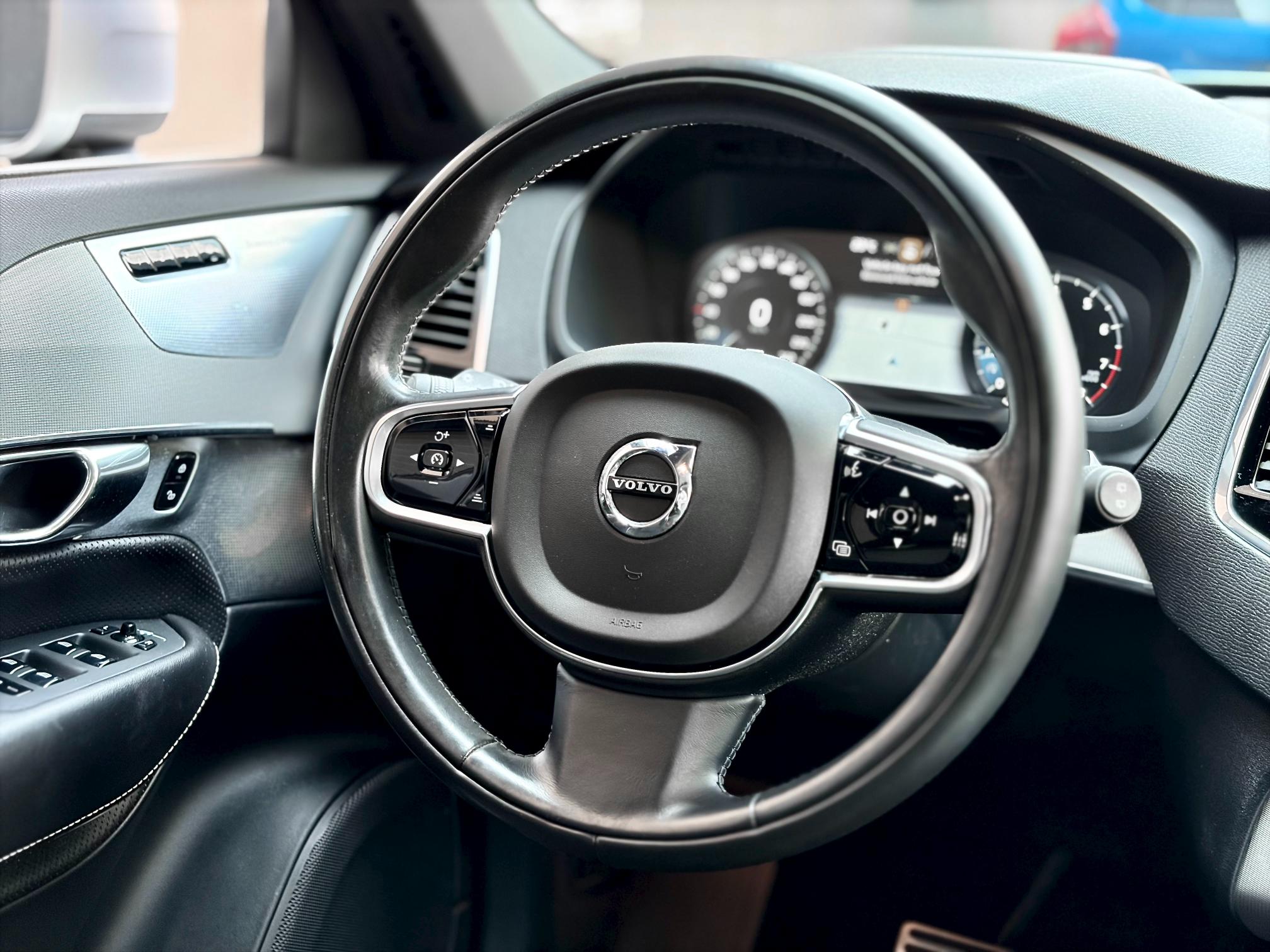 
								2016 Volvo XC60 T6 R-Design full									