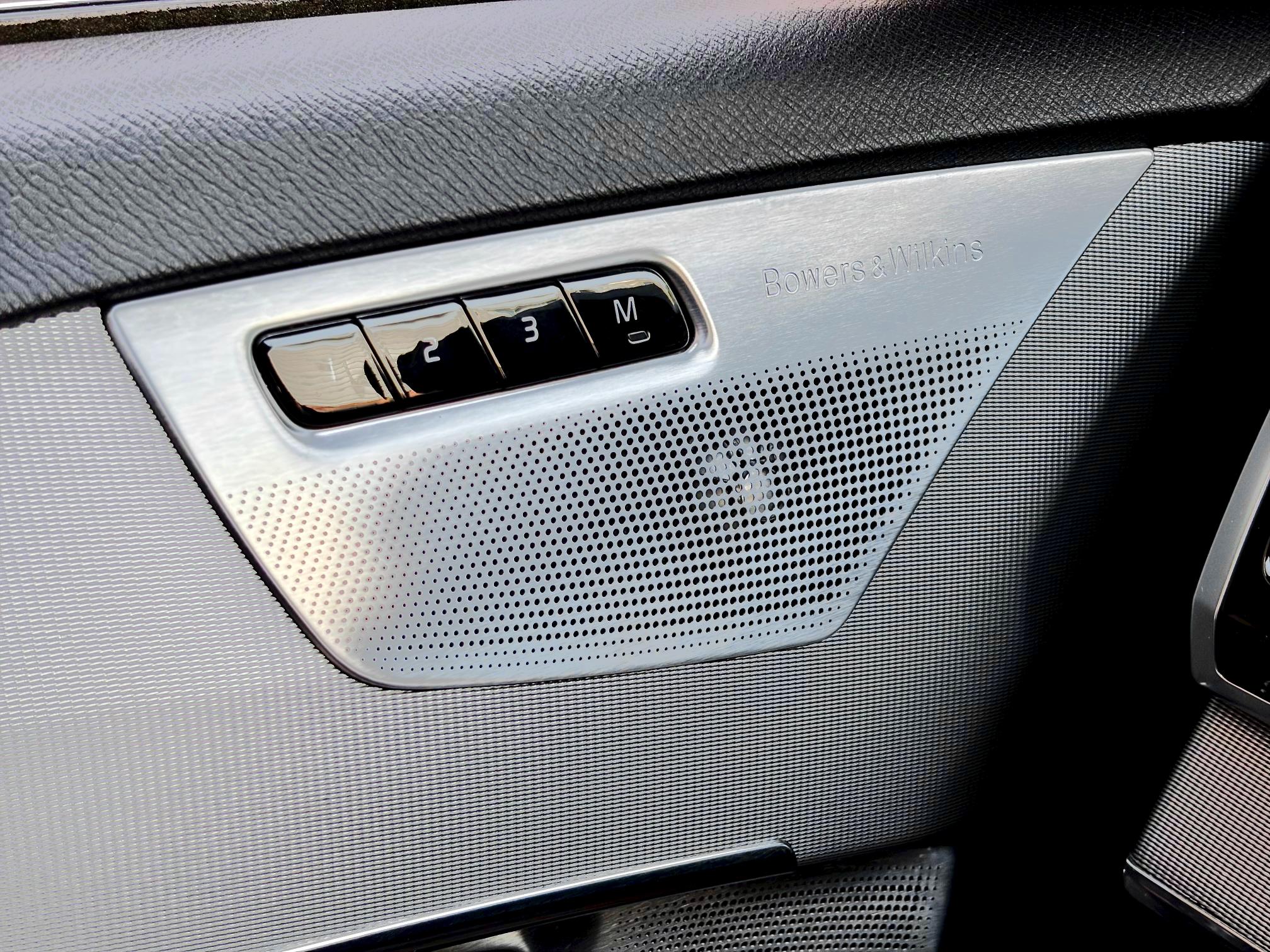 
								2016 Volvo XC60 T6 R-Design full									