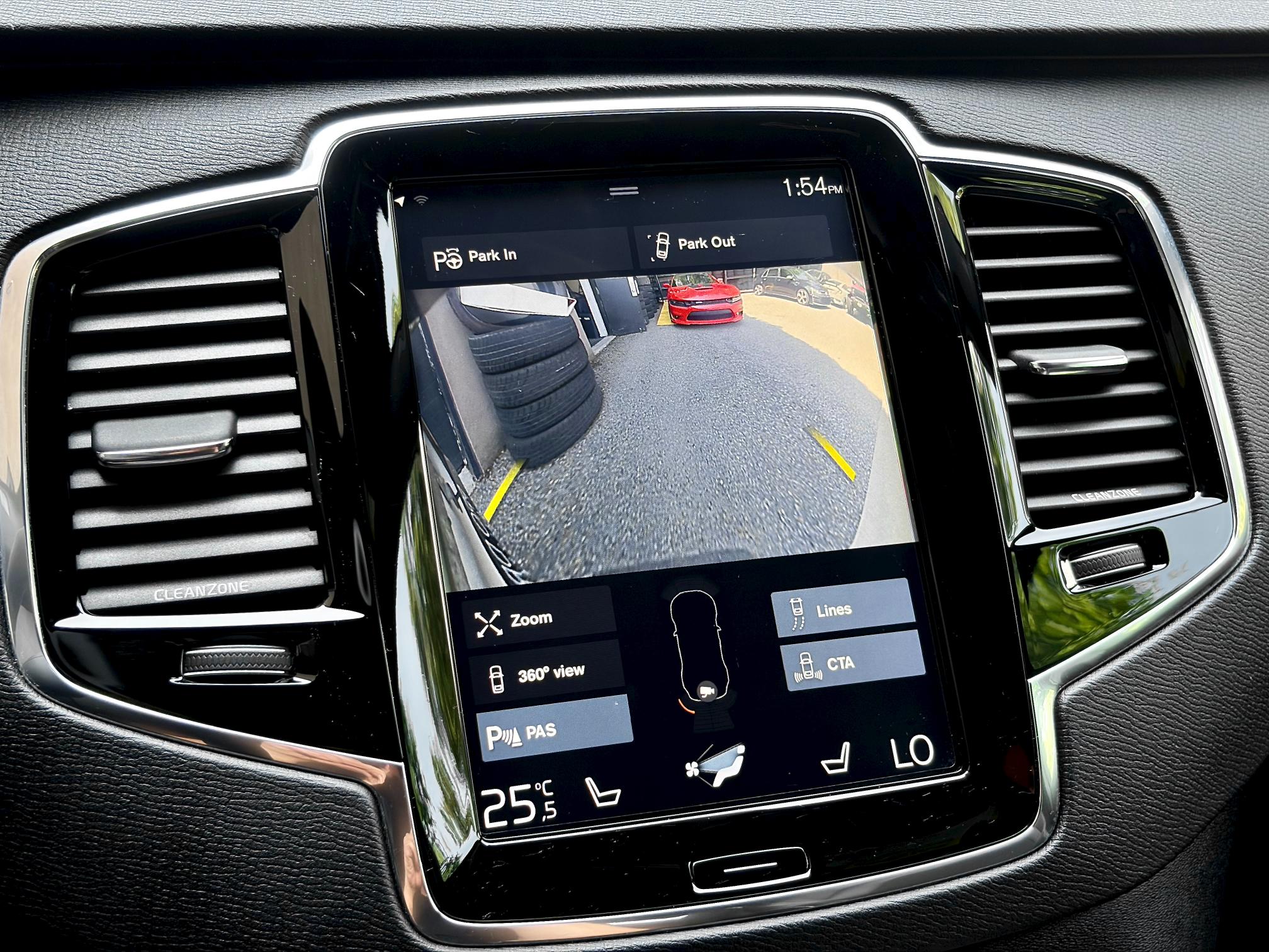 
								2016 Volvo XC60 T6 R-Design full									