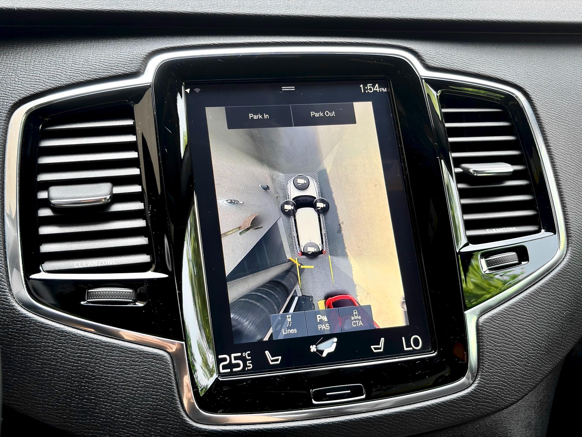 
								2016 Volvo XC60 T6 R-Design full									