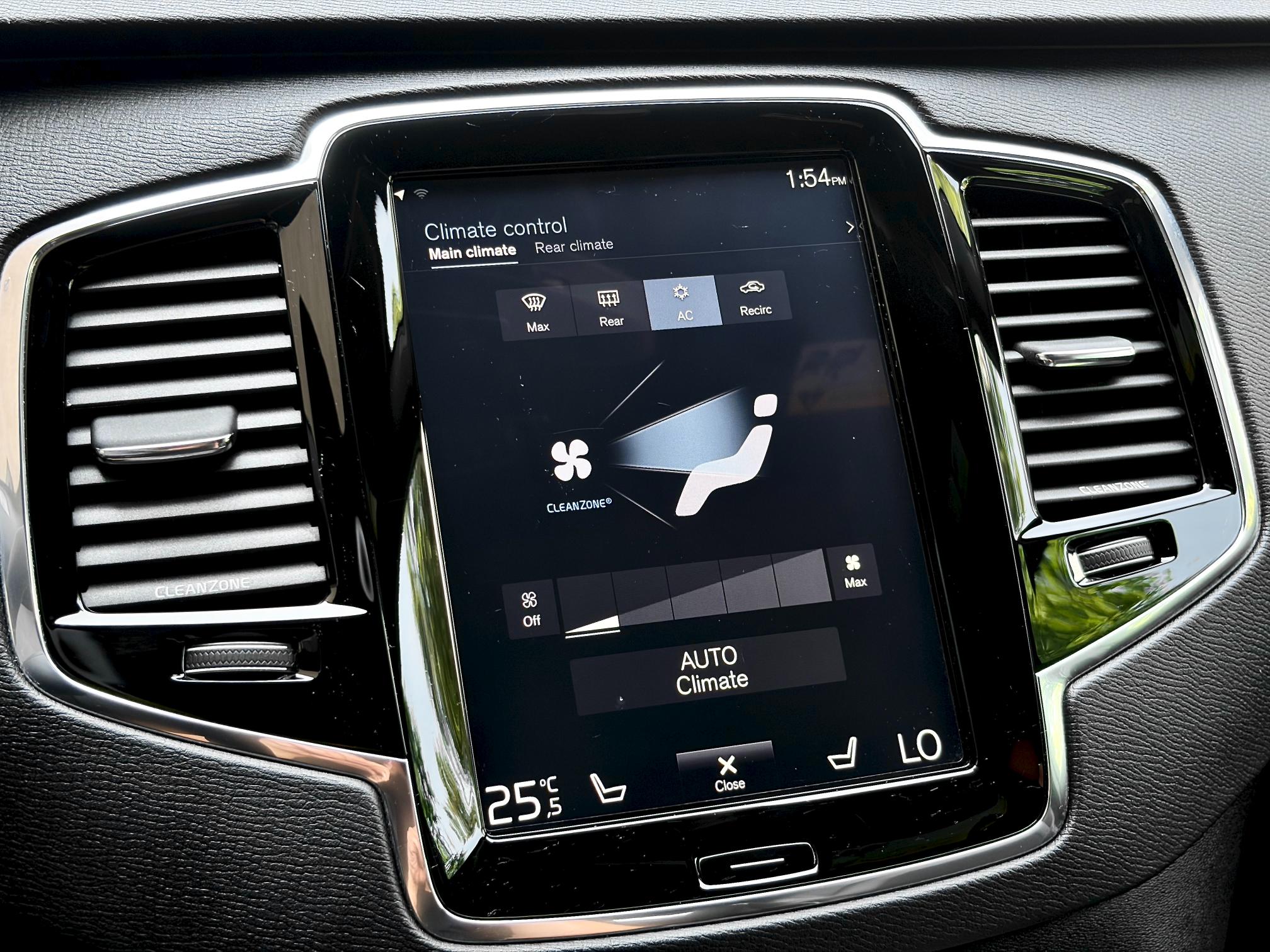 
								2016 Volvo XC60 T6 R-Design full									