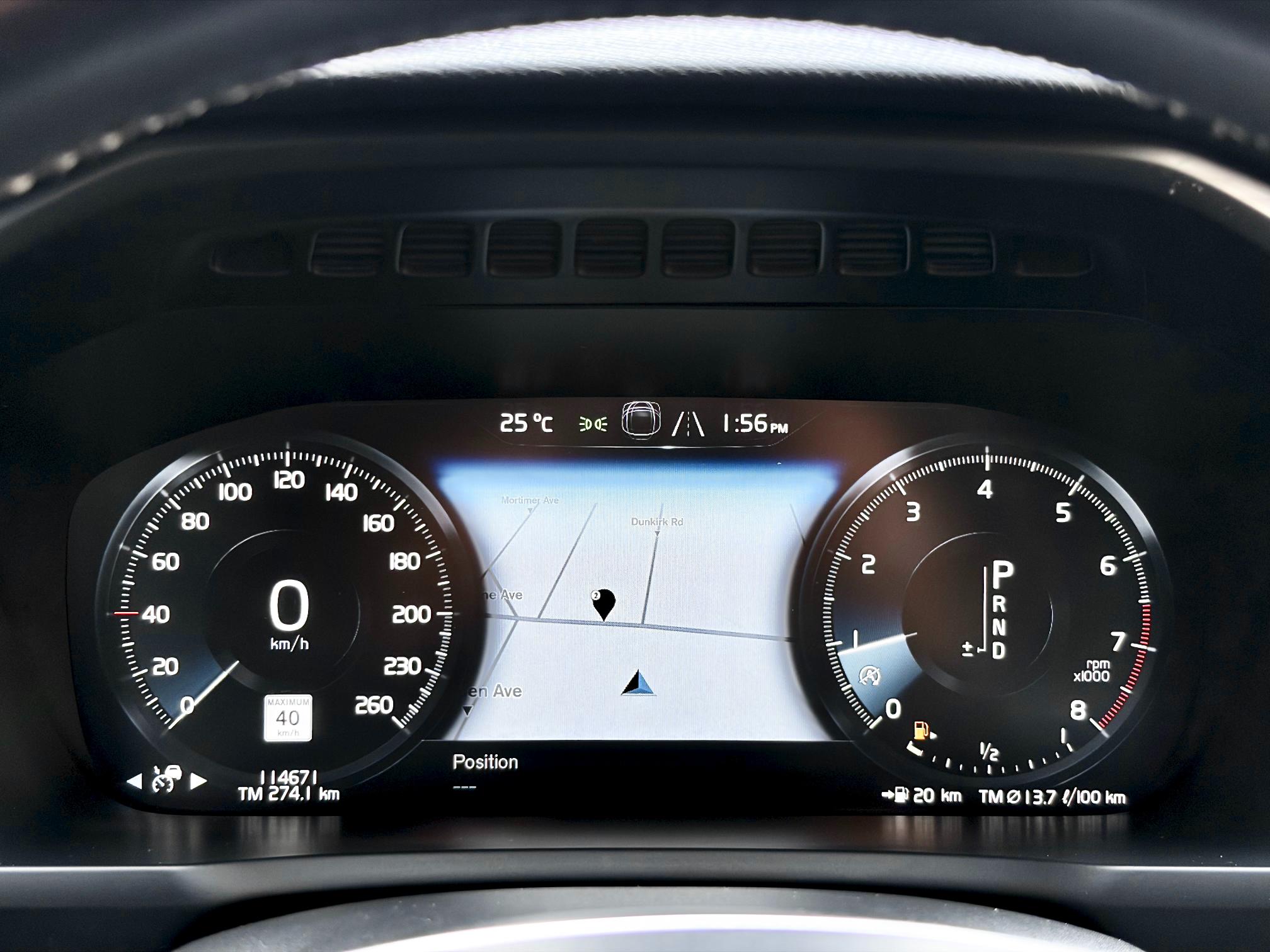 
								2016 Volvo XC60 T6 R-Design full									