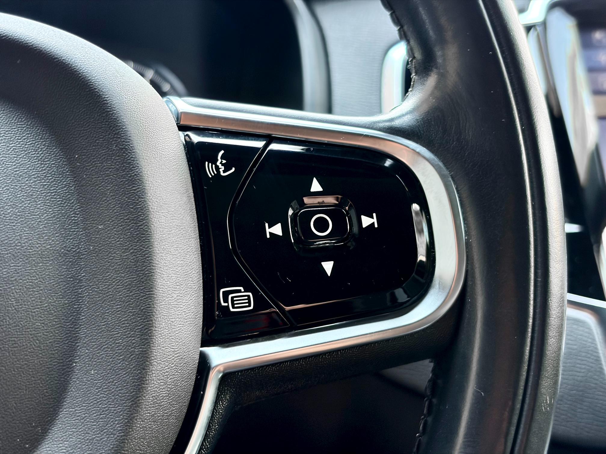 
								2016 Volvo XC60 T6 R-Design full									