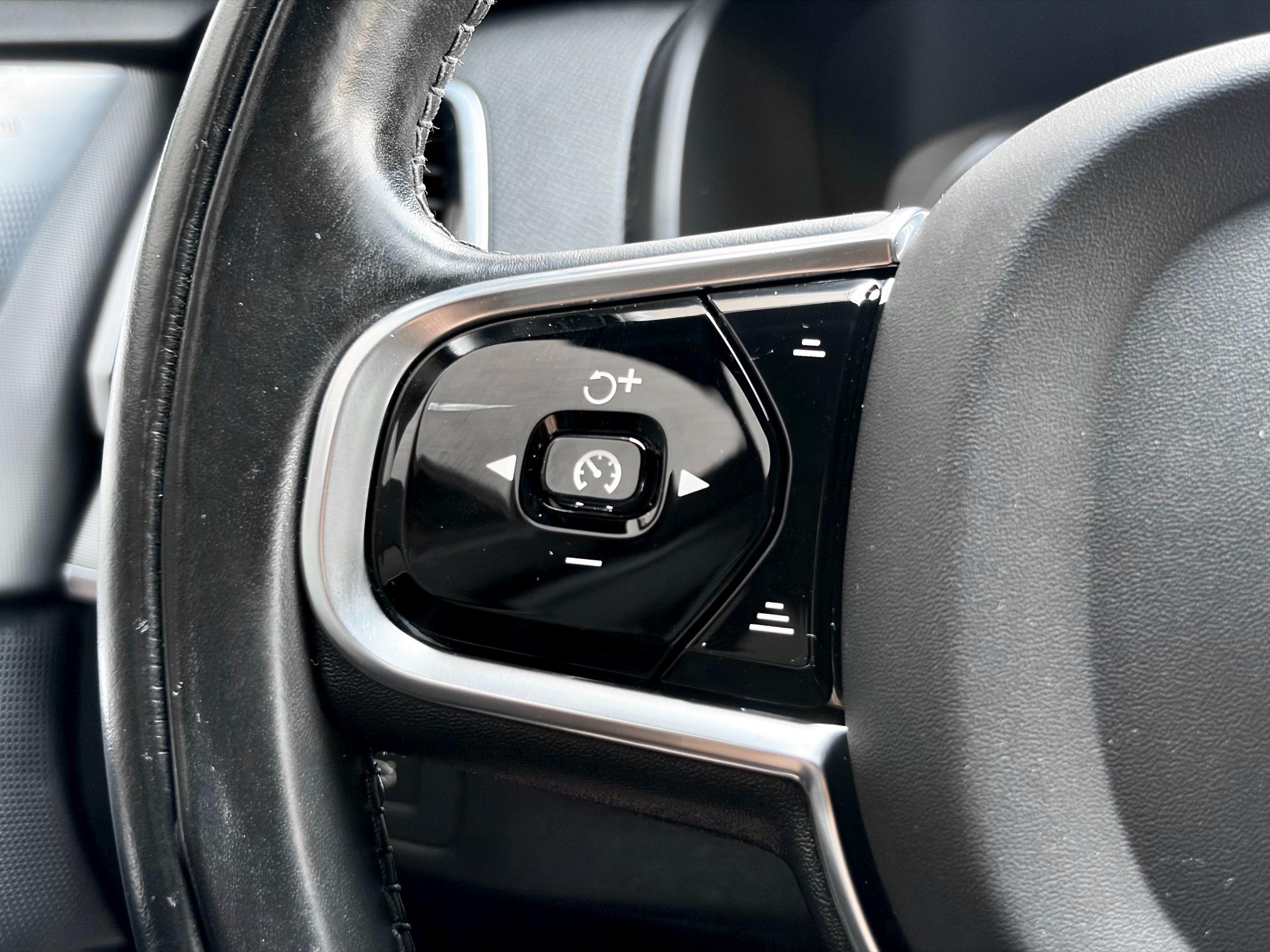 
								2016 Volvo XC60 T6 R-Design full									