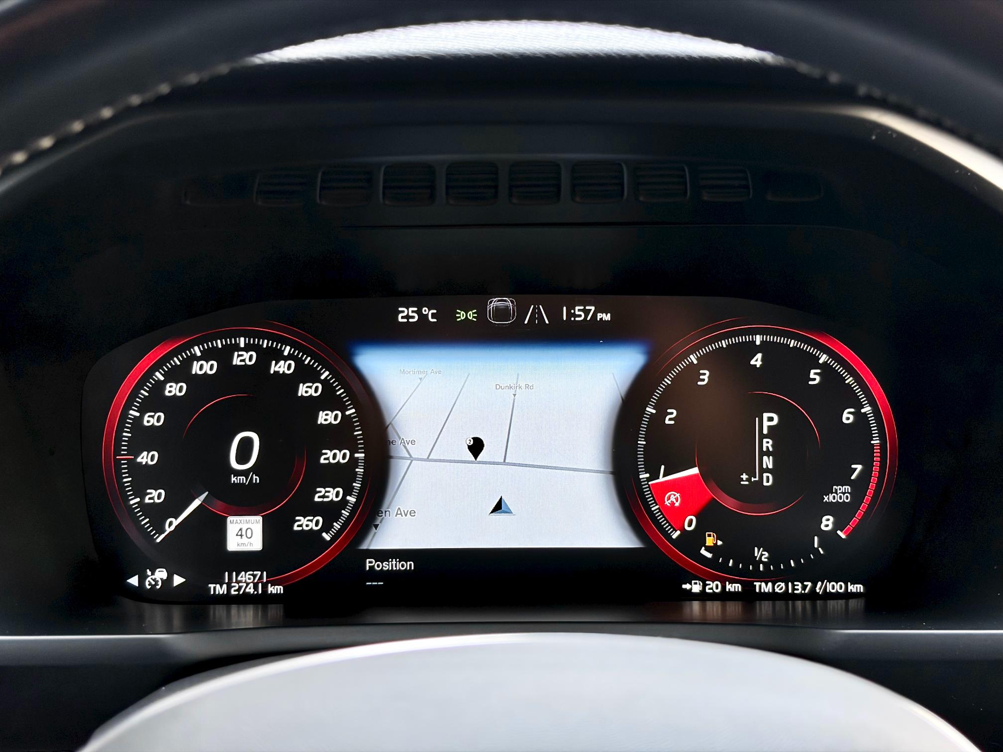 
								2016 Volvo XC60 T6 R-Design full									