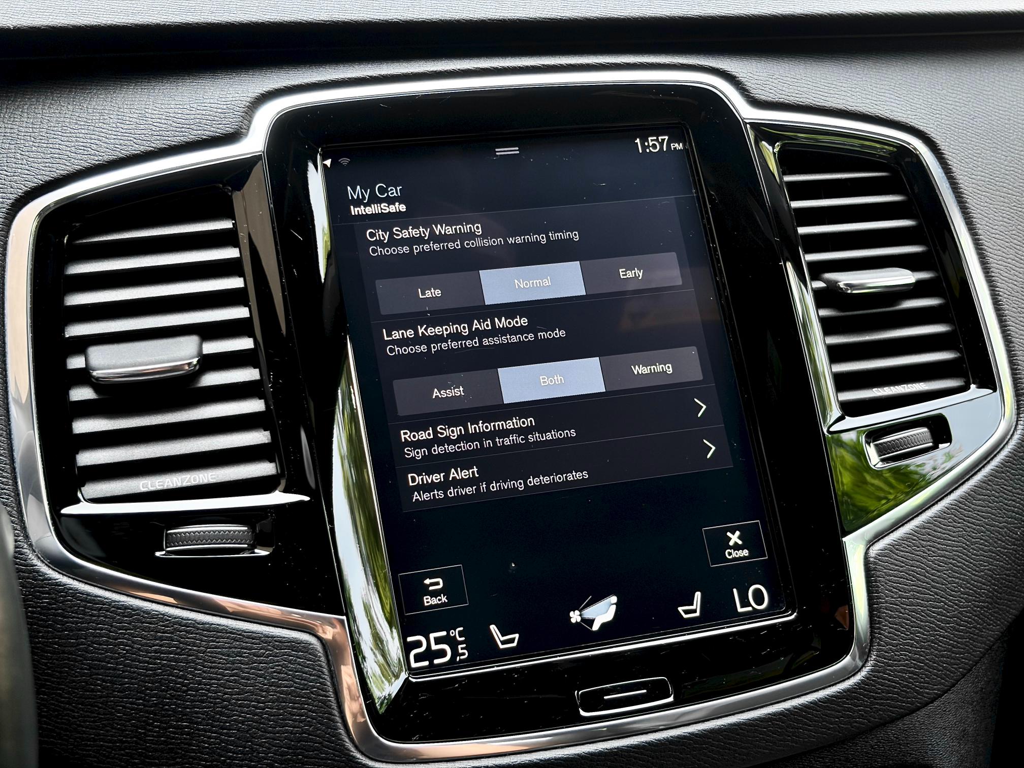 
								2016 Volvo XC60 T6 R-Design full									