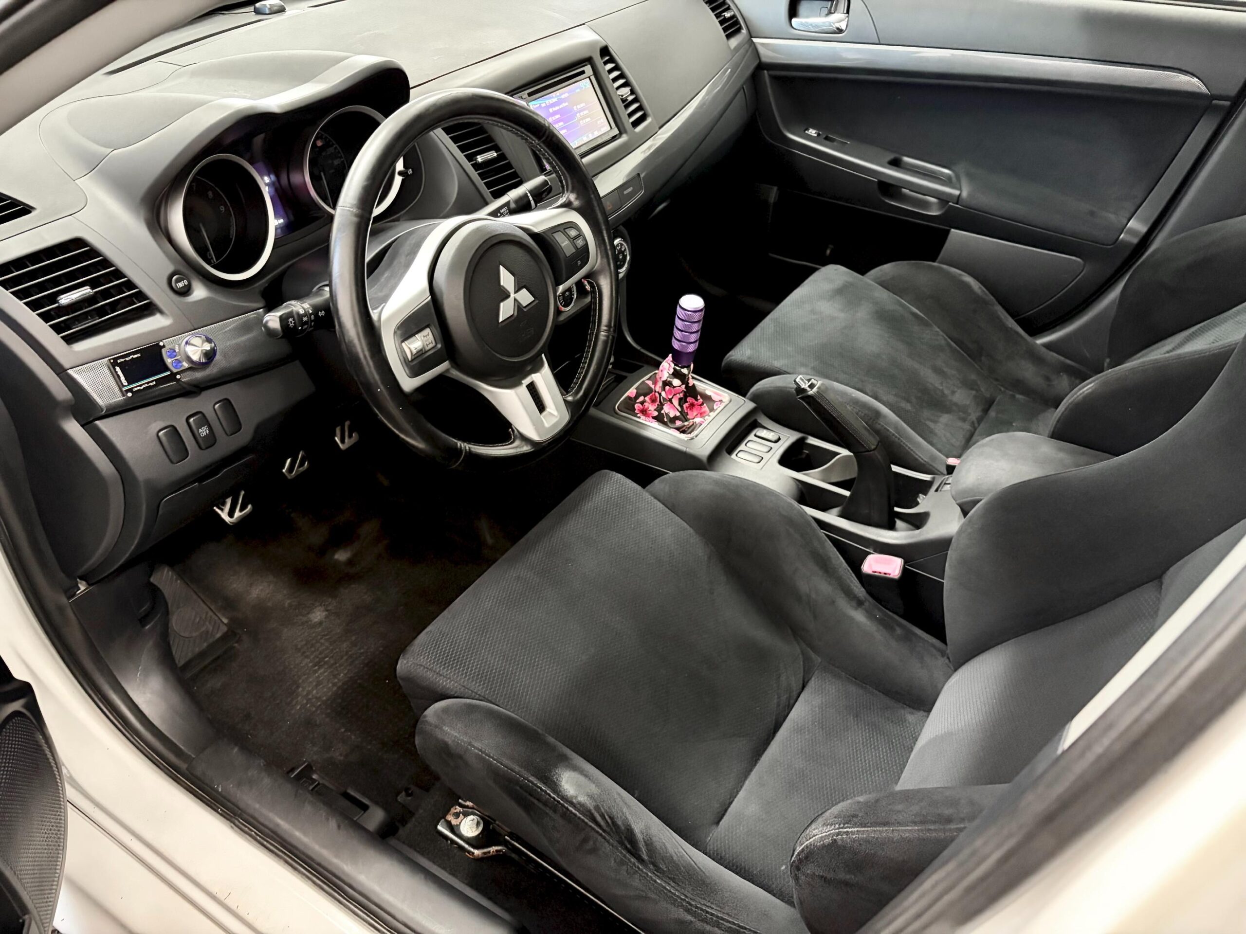 
								2010 Mitsubishi Lancer Evolution X GSR full									