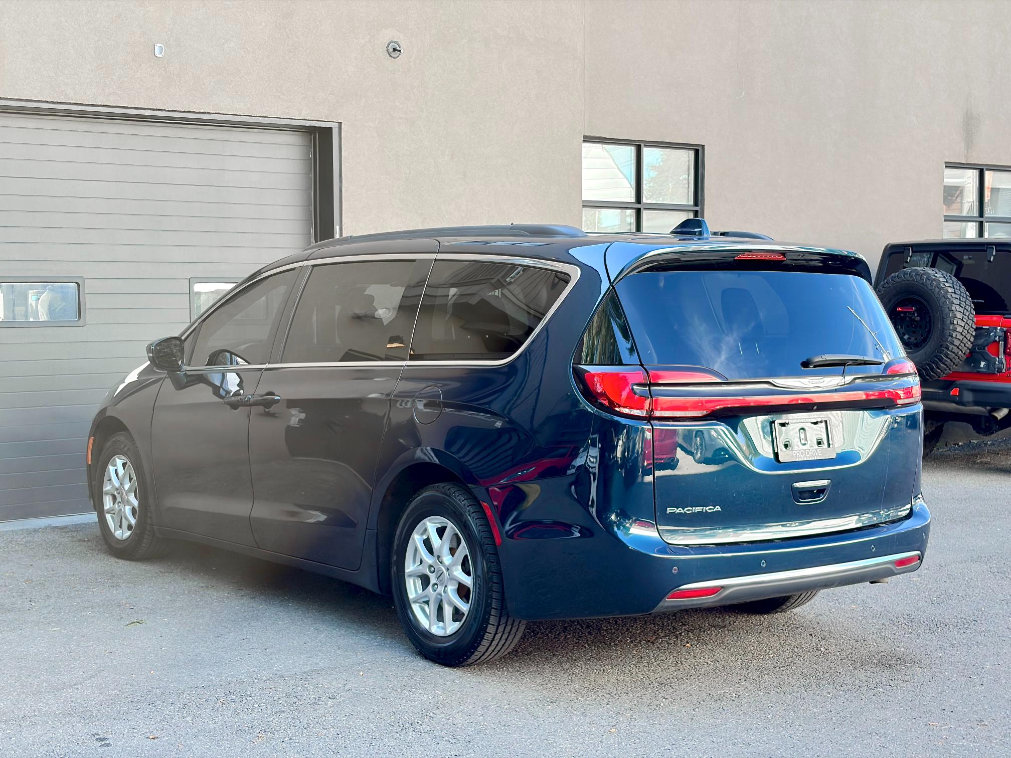 
								2022 Chrysler Pacifica Touring-L full									