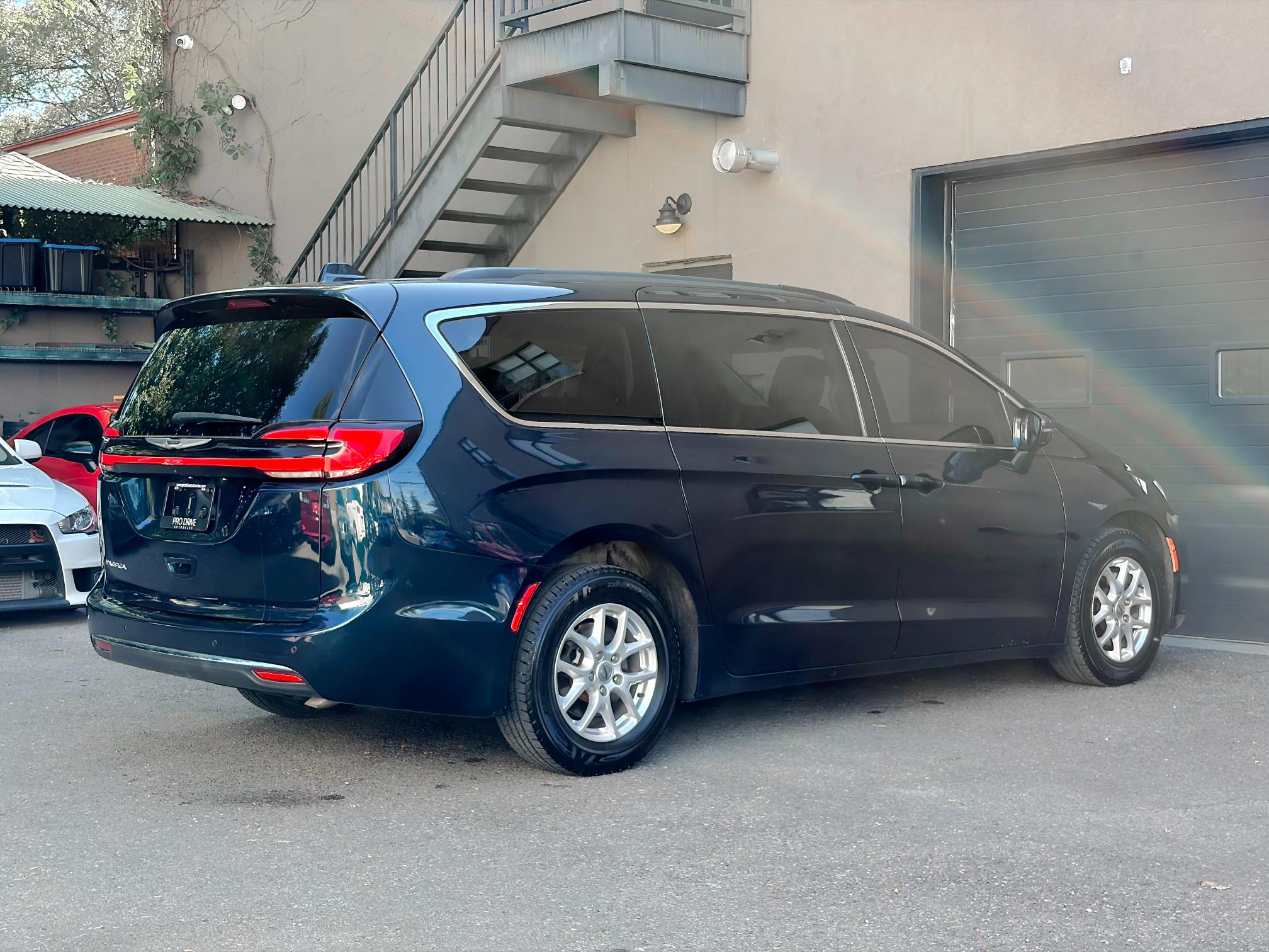 
								2022 Chrysler Pacifica Touring-L full									