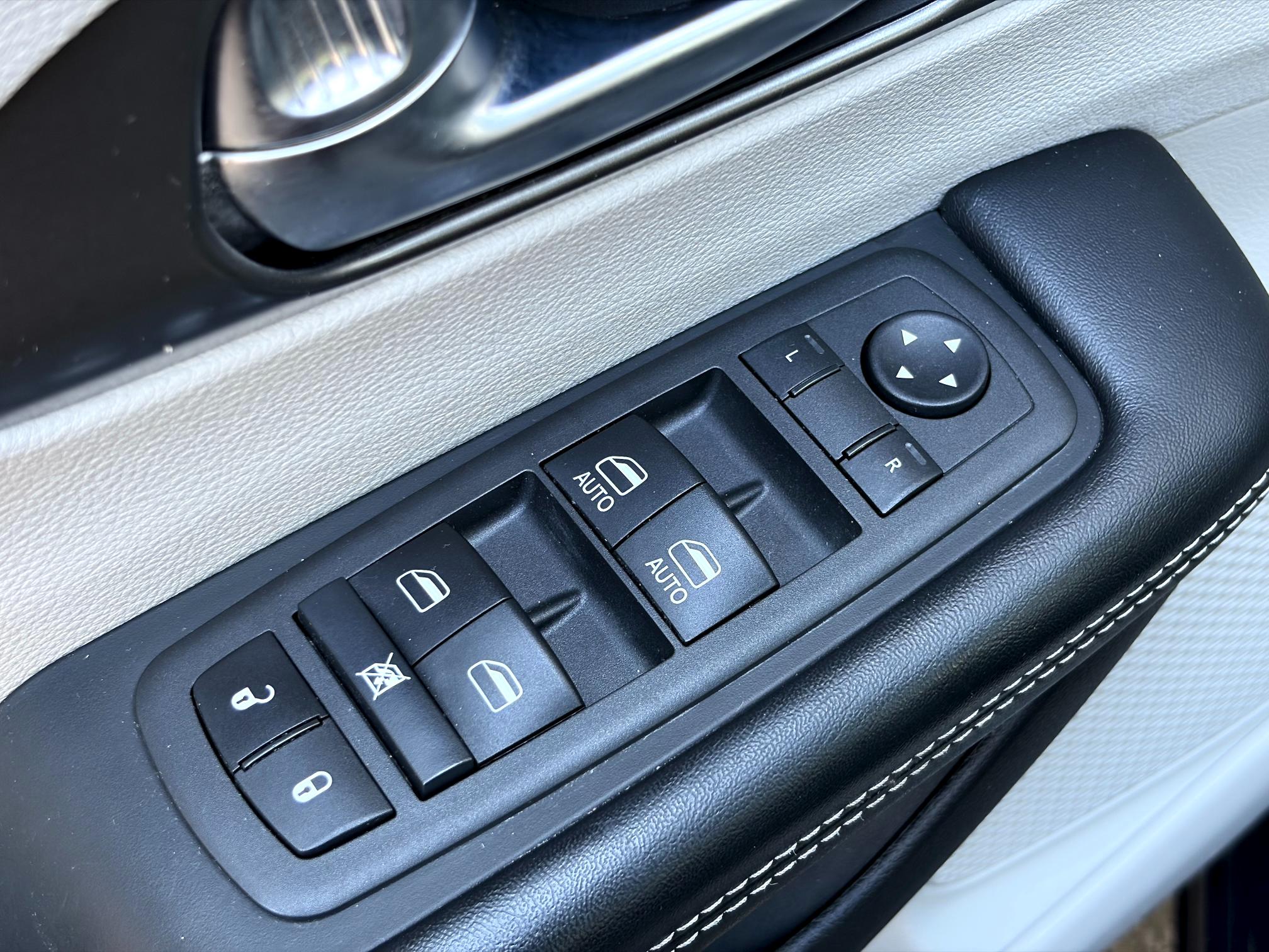 
								2022 Chrysler Pacifica Touring-L full									