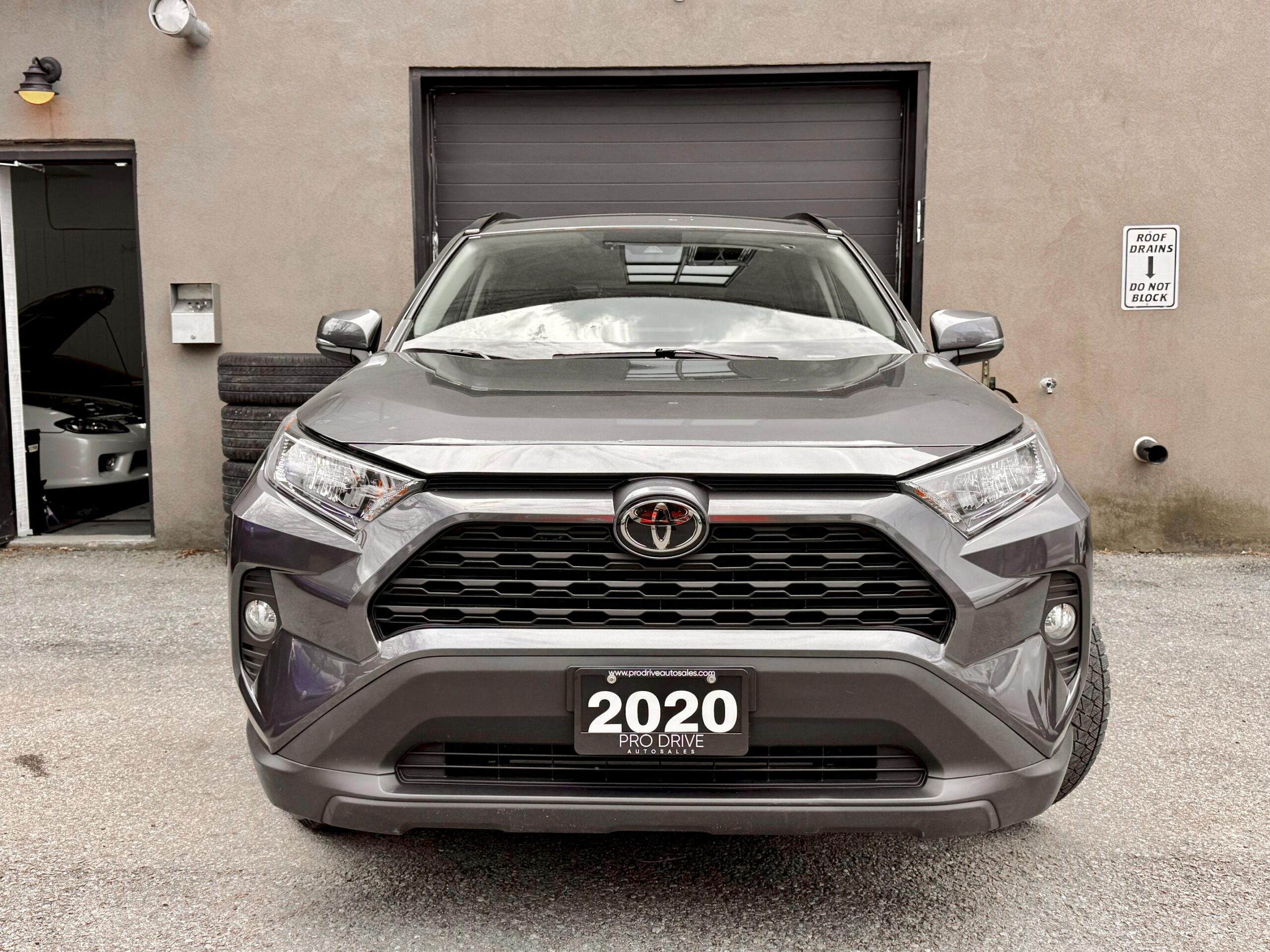 
								2020 Toyota RAV4 XLE AWD full									