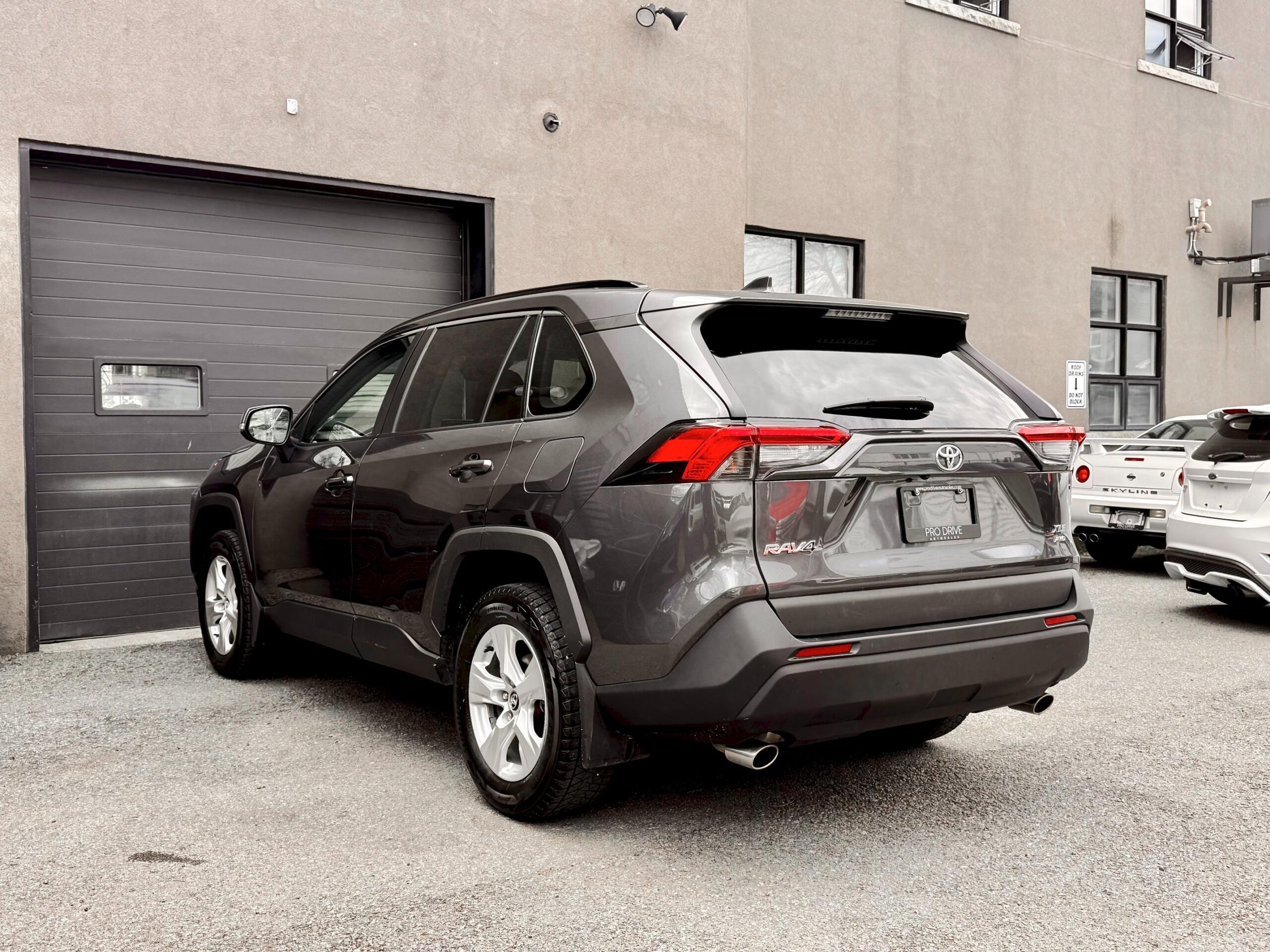
								2020 Toyota RAV4 XLE AWD full									
