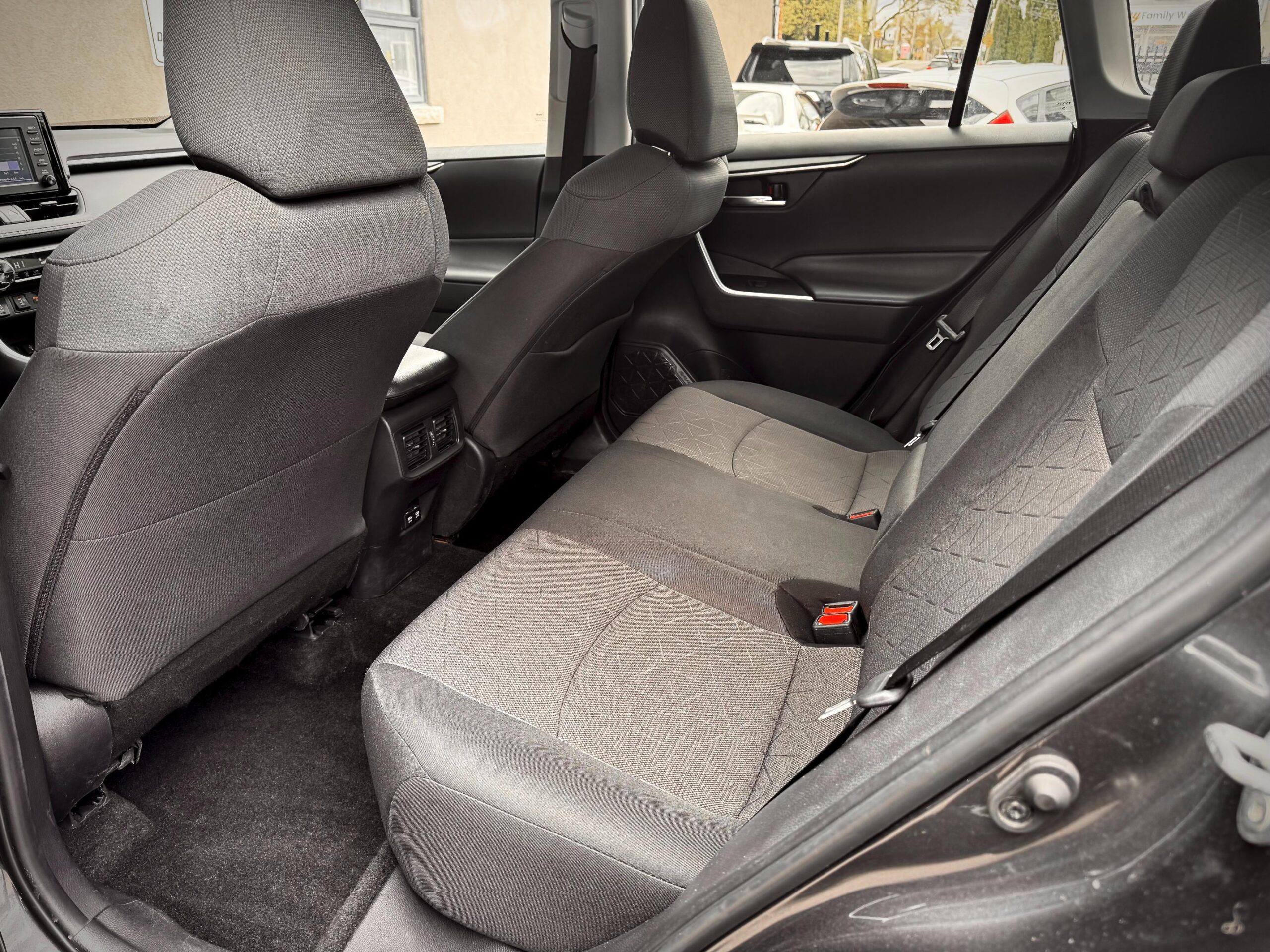 
								2020 Toyota RAV4 XLE AWD full									