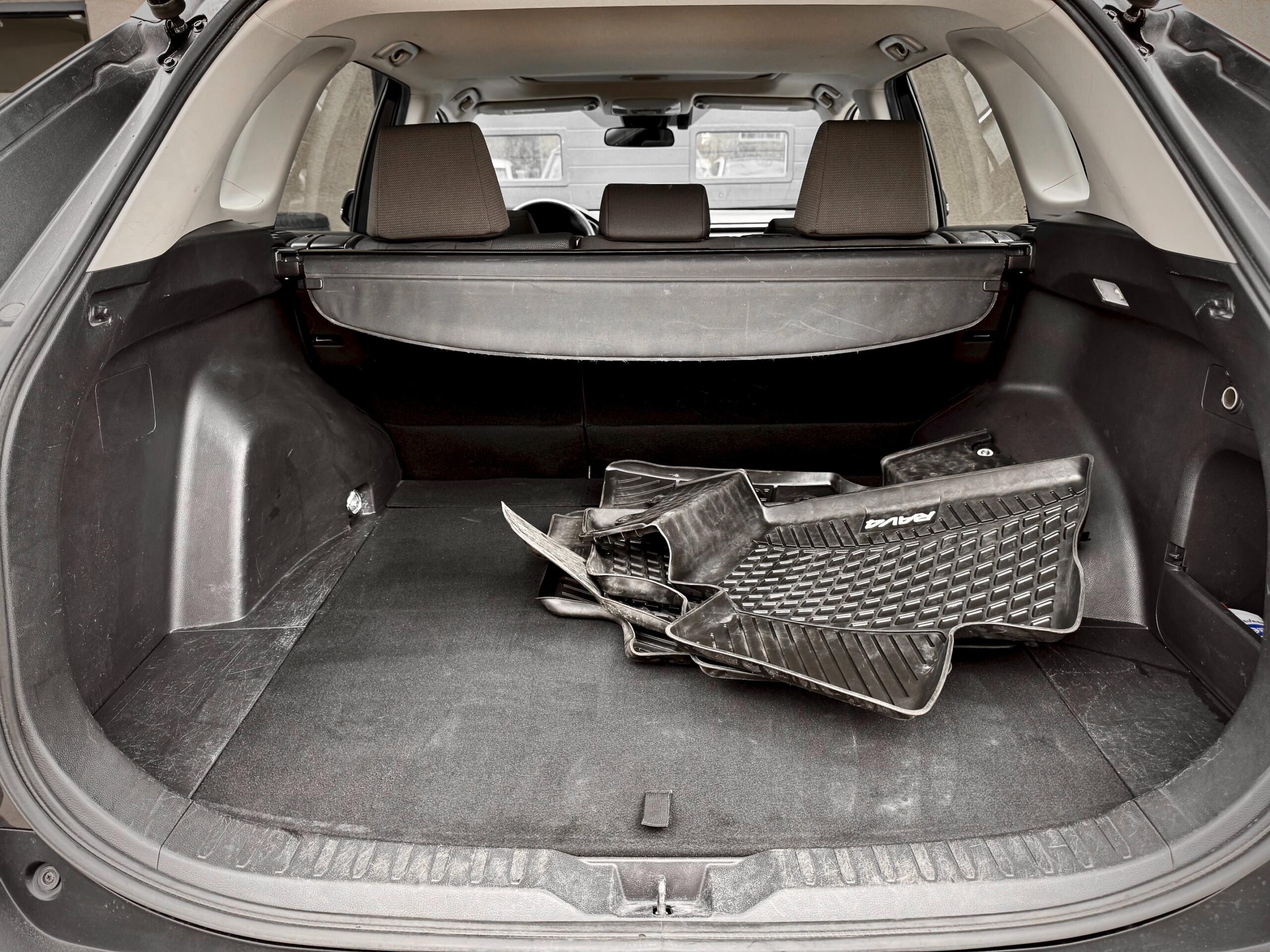 
								2020 Toyota RAV4 XLE AWD full									