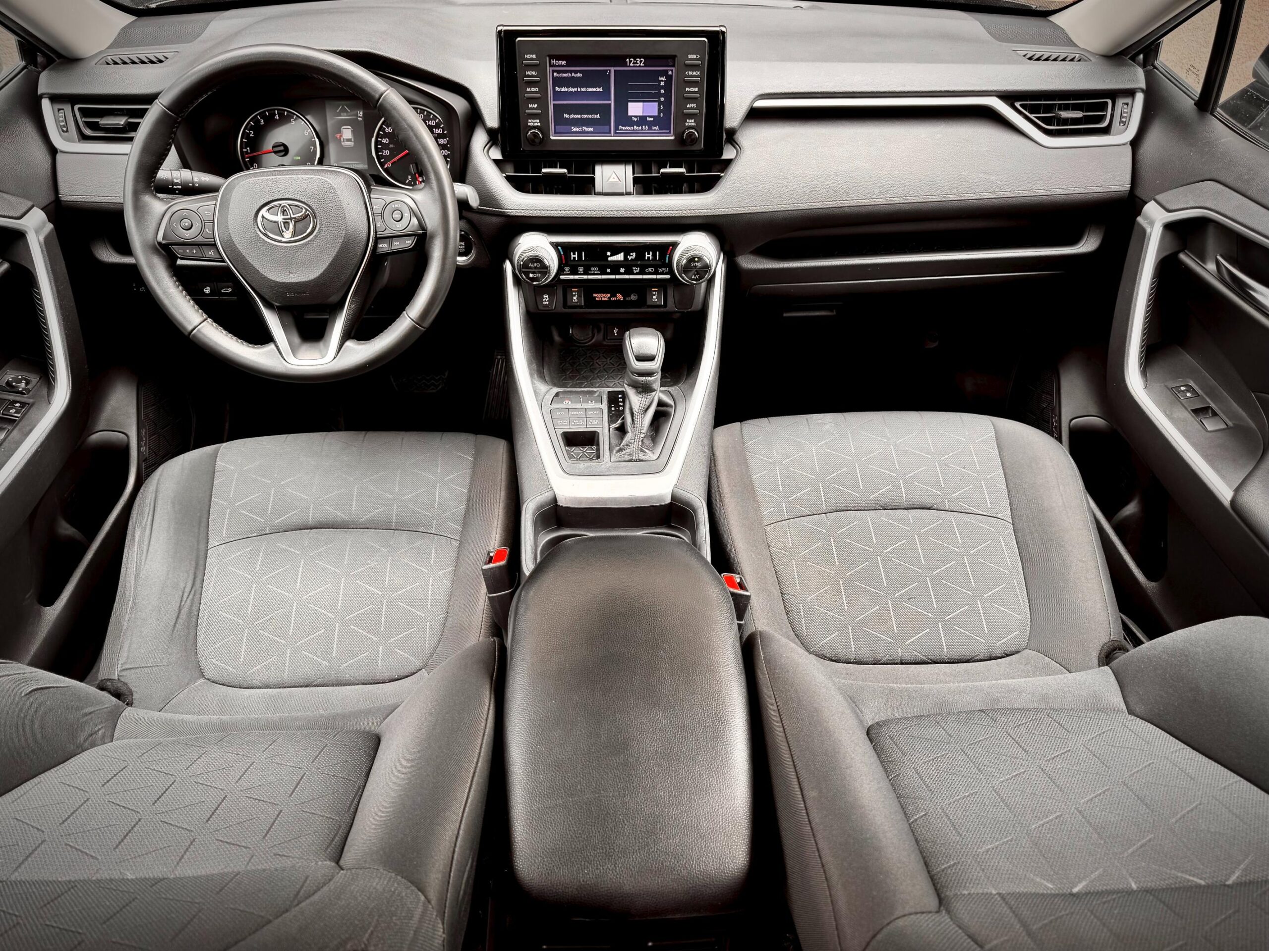 
								2020 Toyota RAV4 XLE AWD full									