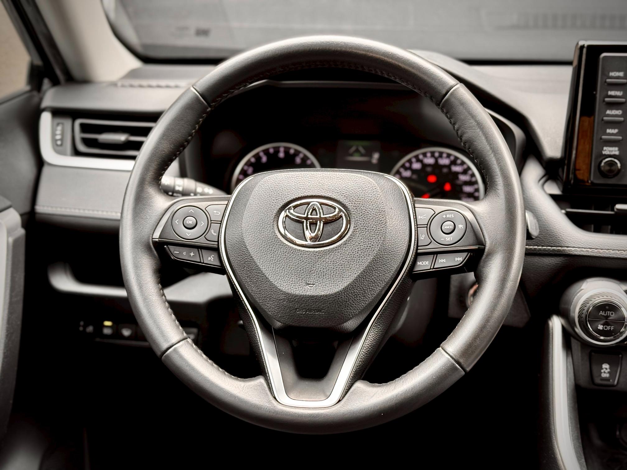 
								2020 Toyota RAV4 XLE AWD full									
