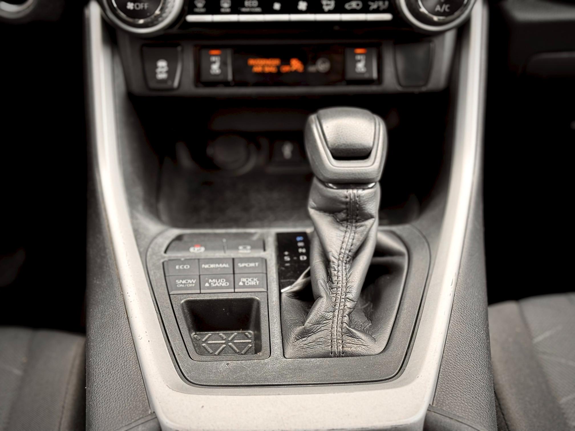 
								2020 Toyota RAV4 XLE AWD full									