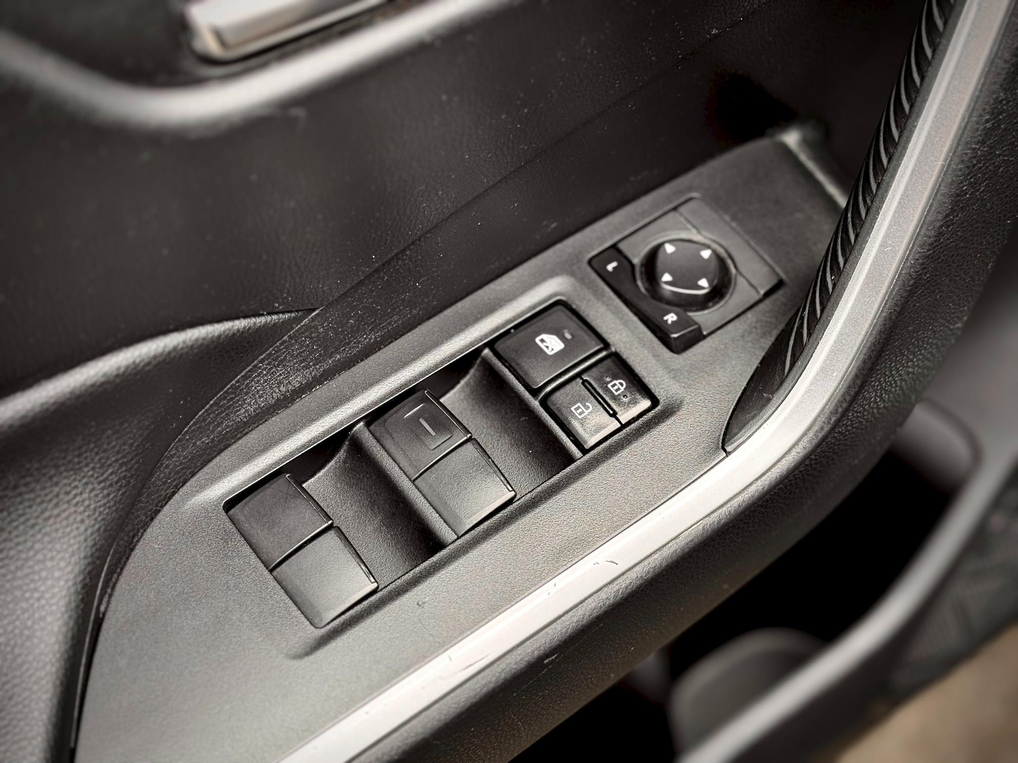 
								2020 Toyota RAV4 XLE AWD full									