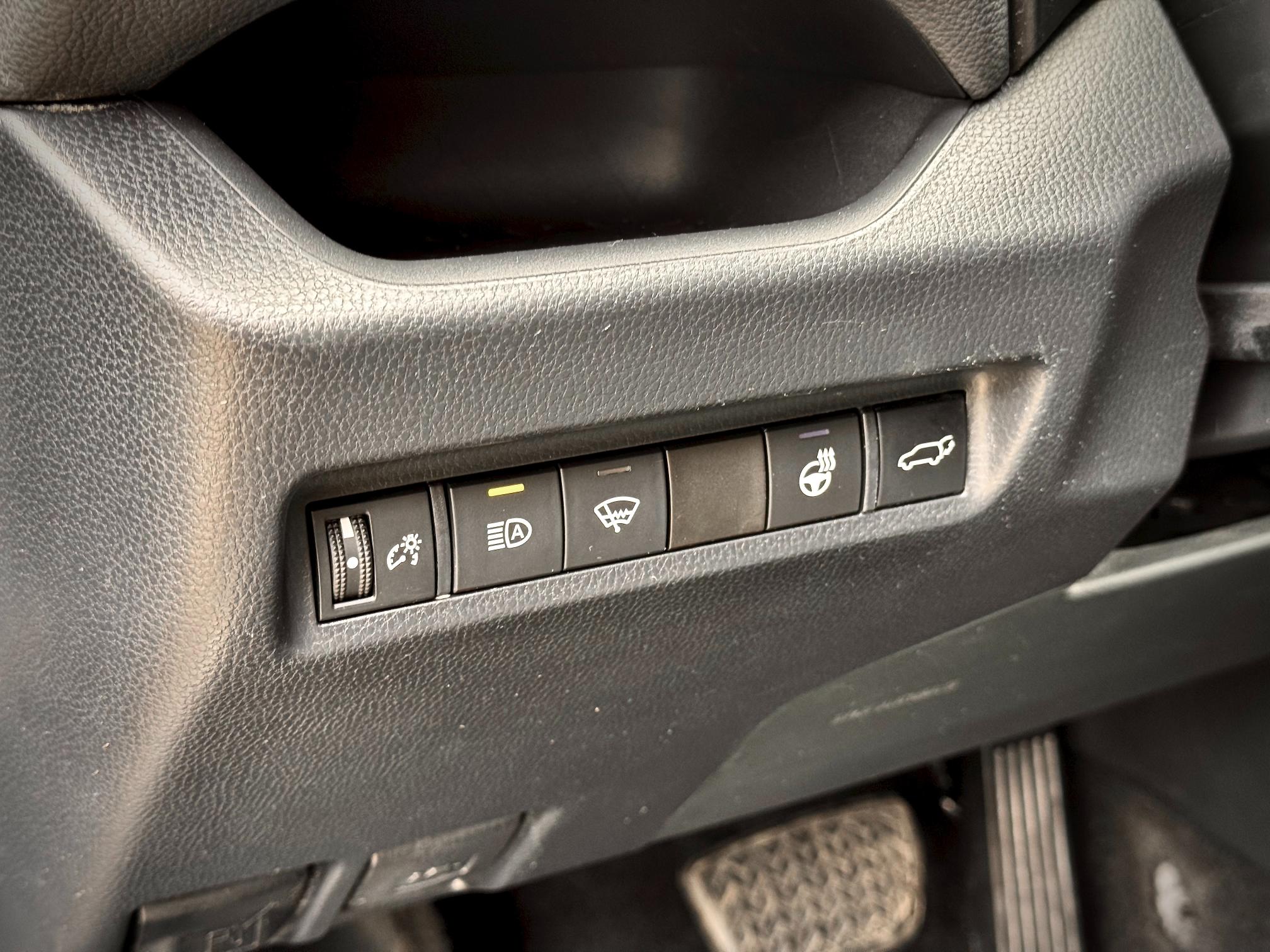 
								2020 Toyota RAV4 XLE AWD full									