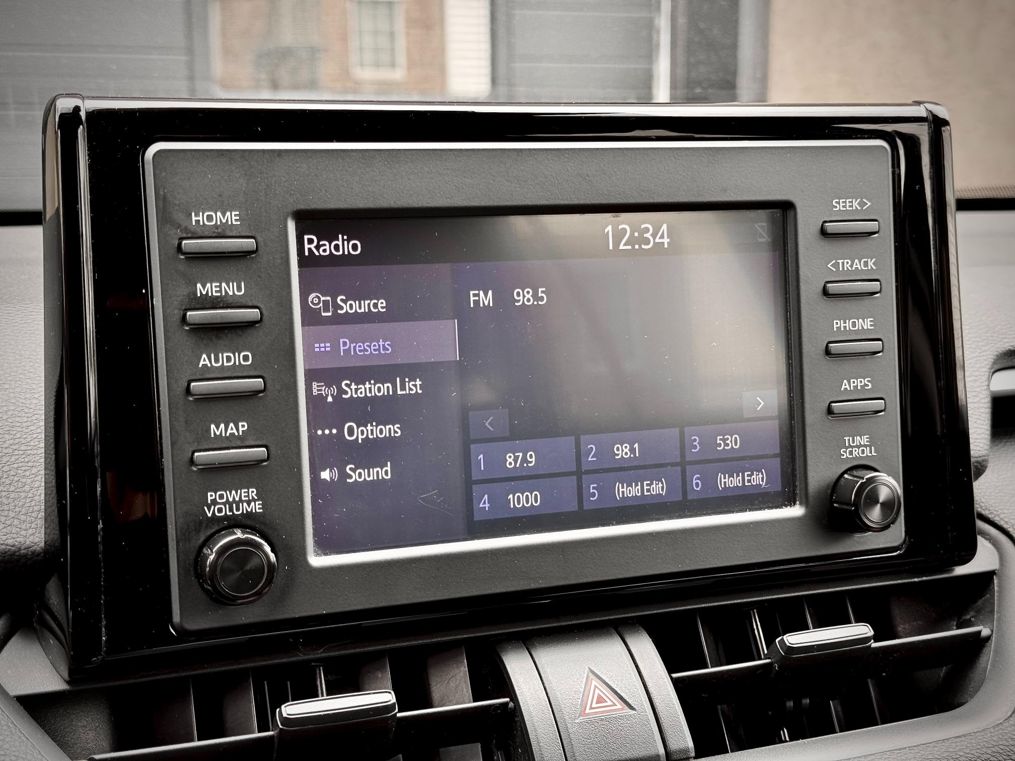 
								2020 Toyota RAV4 XLE AWD full									