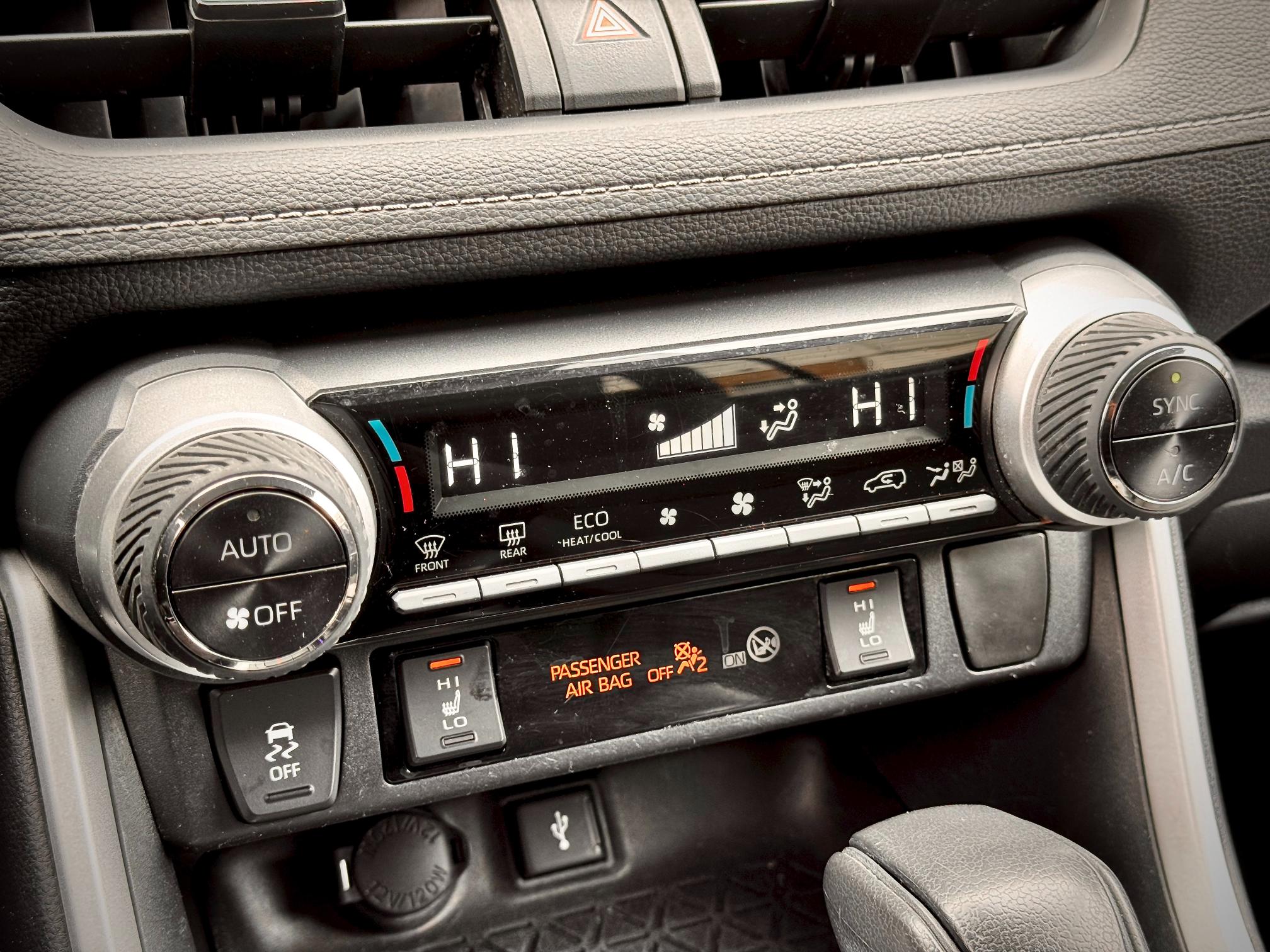 
								2020 Toyota RAV4 XLE AWD full									