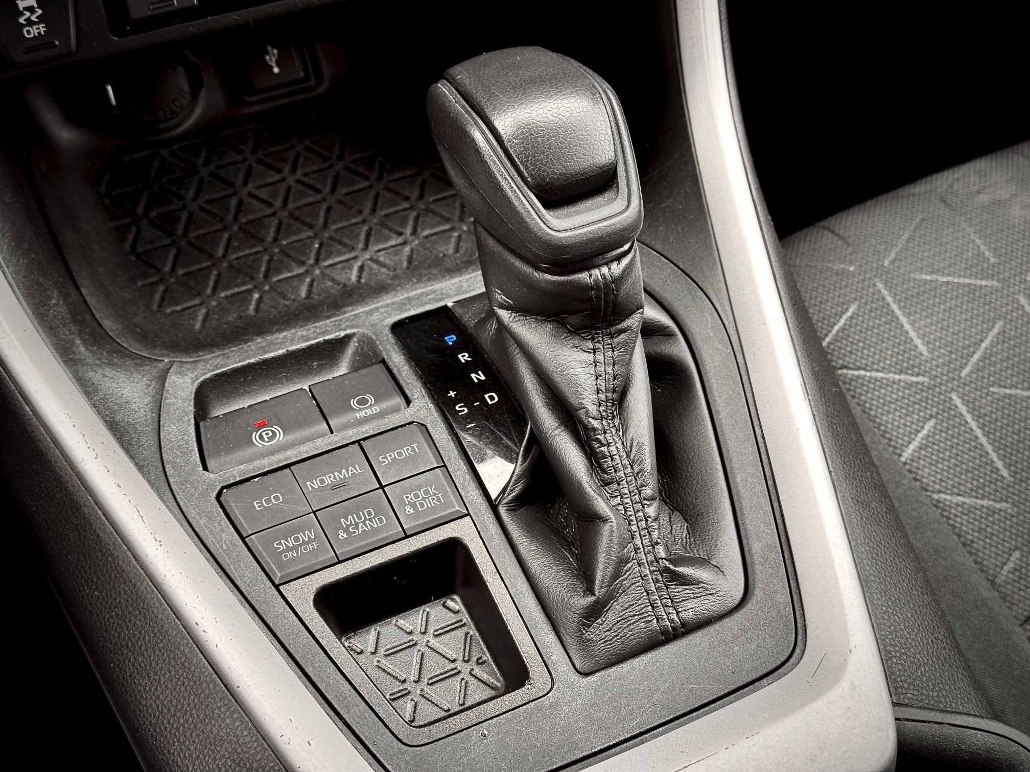 
								2020 Toyota RAV4 XLE AWD full									