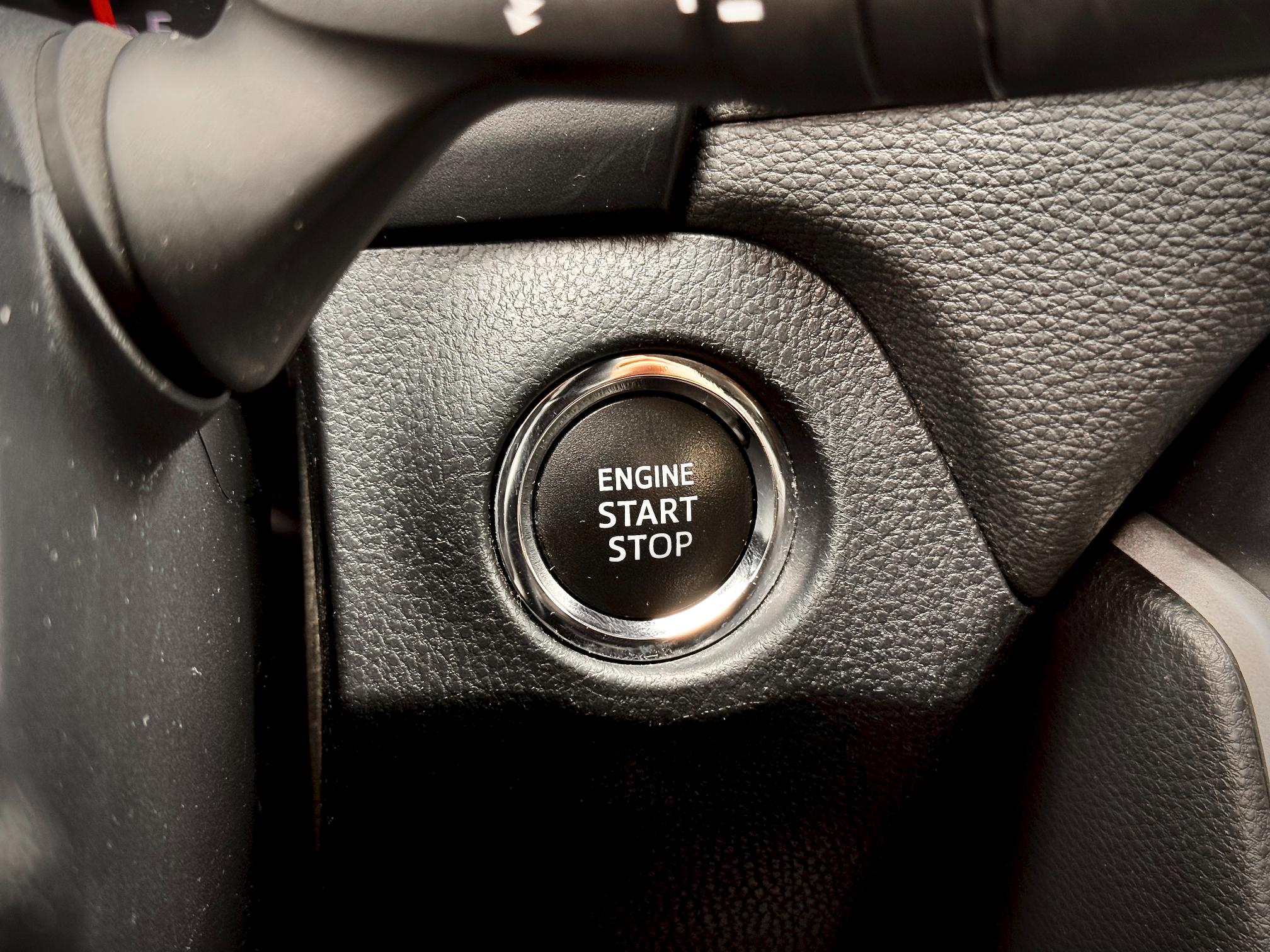 
								2020 Toyota RAV4 XLE AWD full									