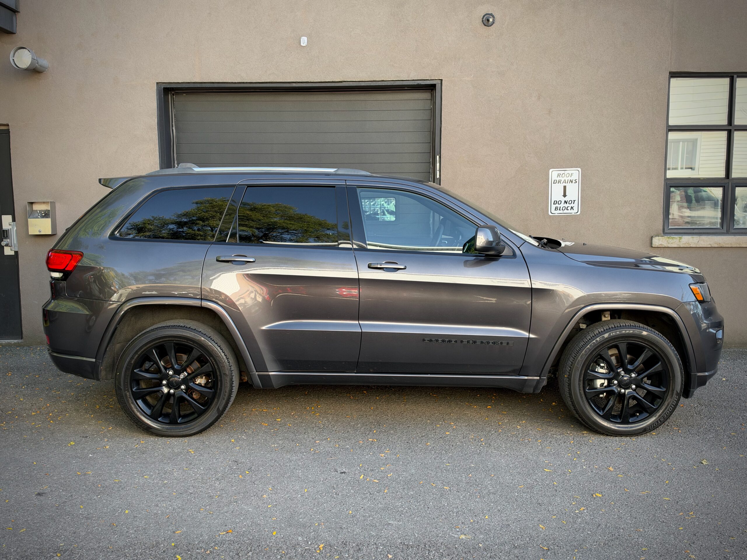 
								2018 Jeep Grand Cherokee Altitude full									