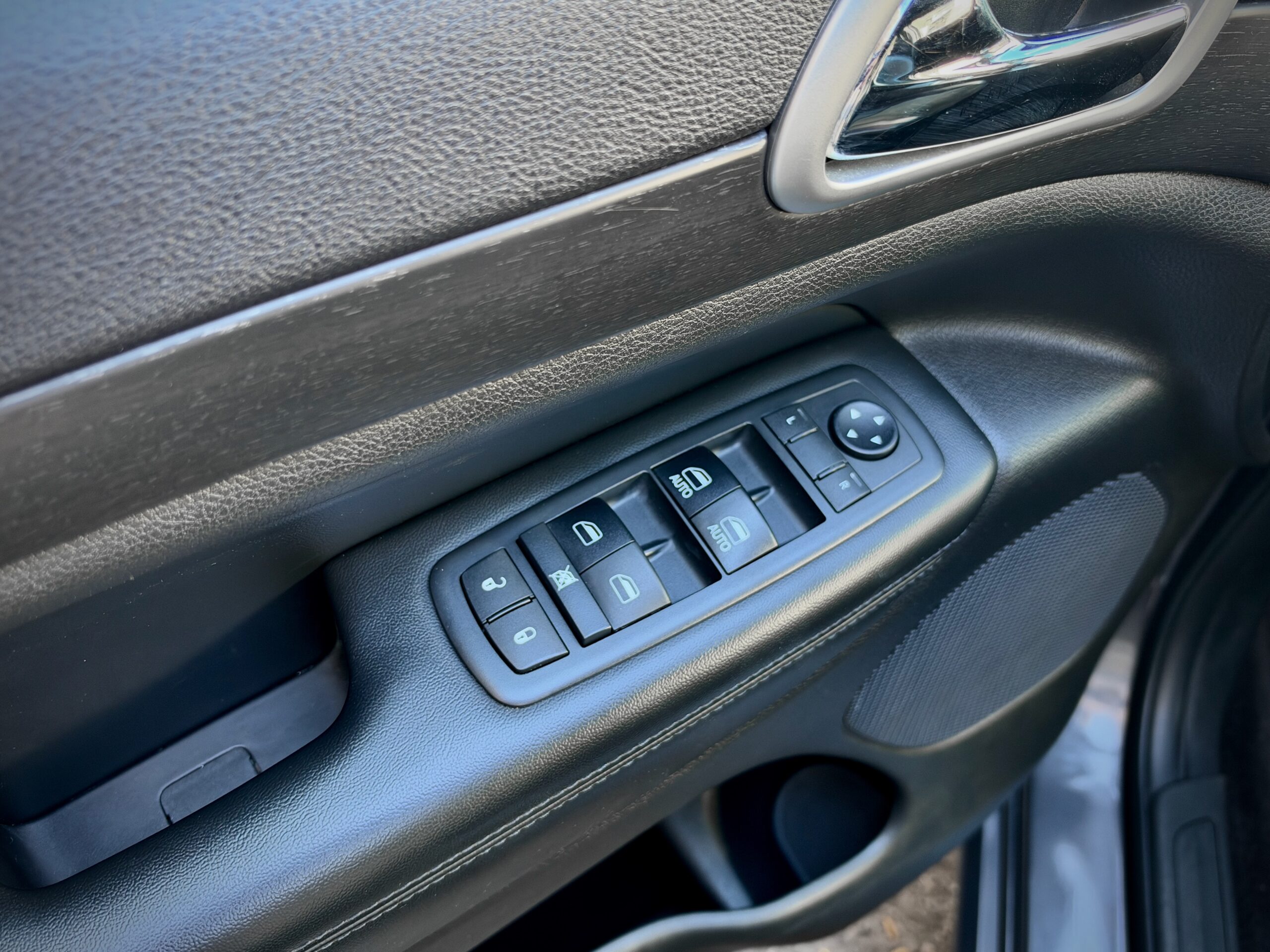 
								2018 Jeep Grand Cherokee Altitude full									